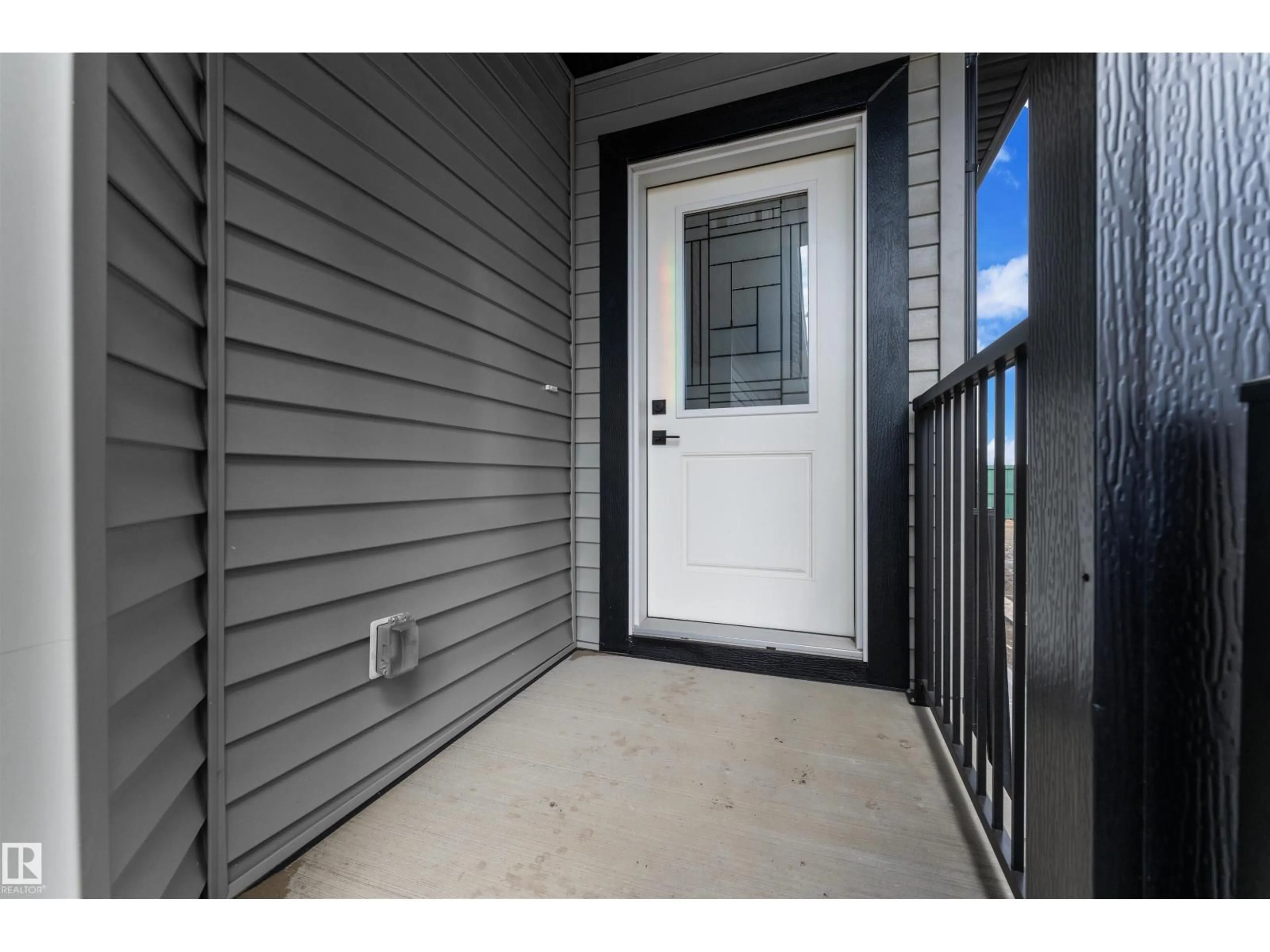 Indoor entryway for NW - 15423 20 ST, Edmonton Alberta T5Y4H8