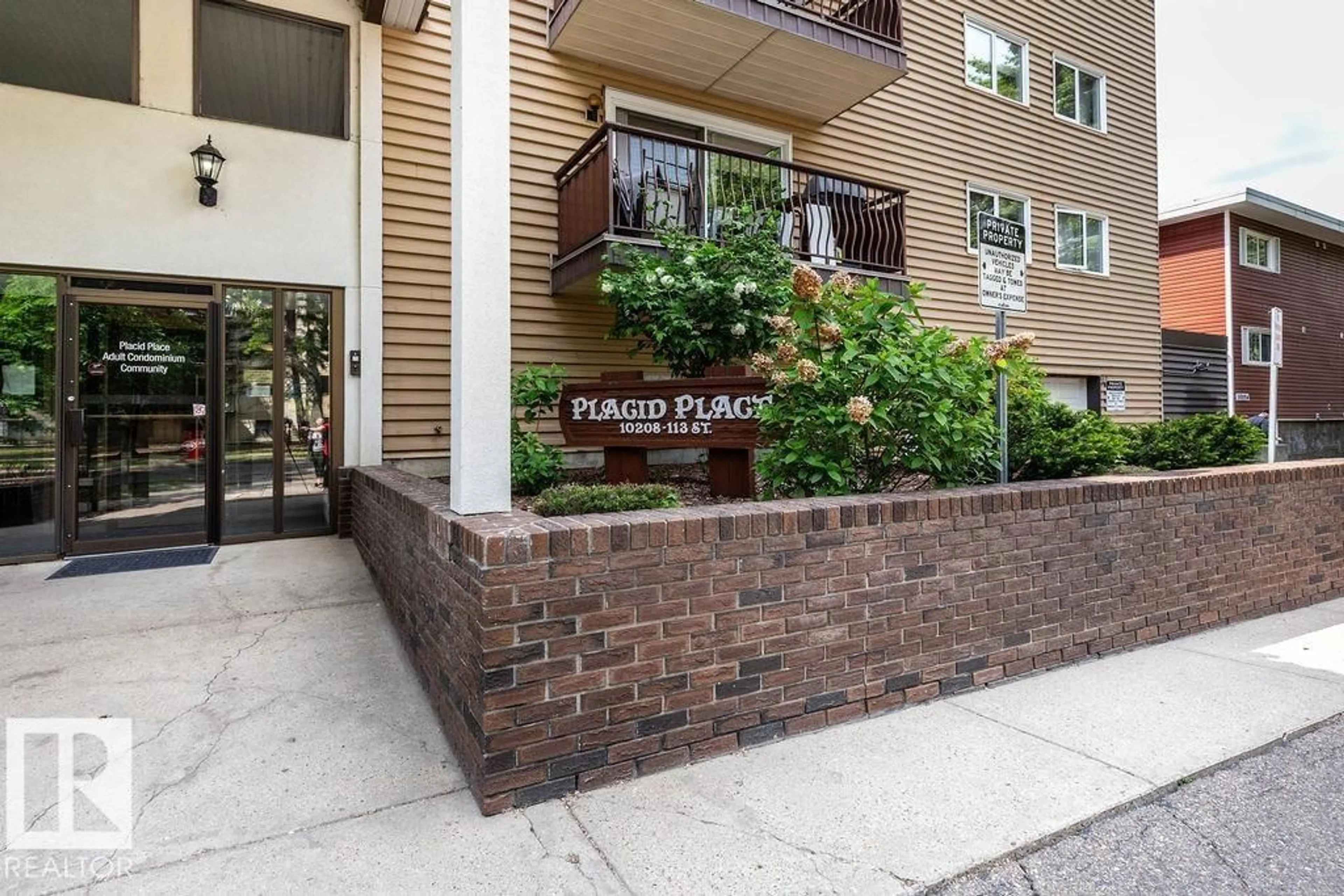 Indoor entryway for #52 - 10208 113 ST, Edmonton Alberta T5K1P4