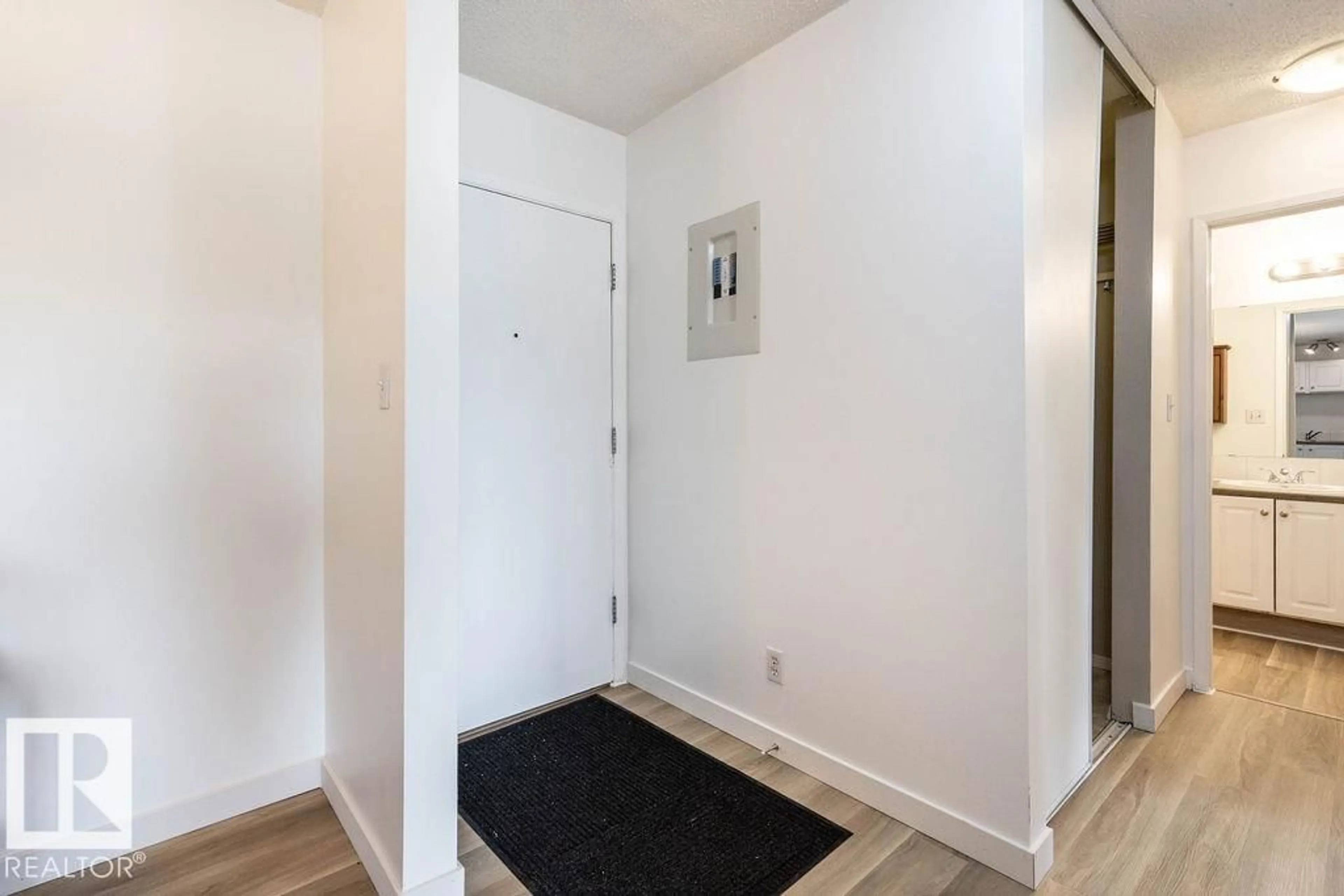 Indoor entryway for #52 - 10208 113 ST, Edmonton Alberta T5K1P4