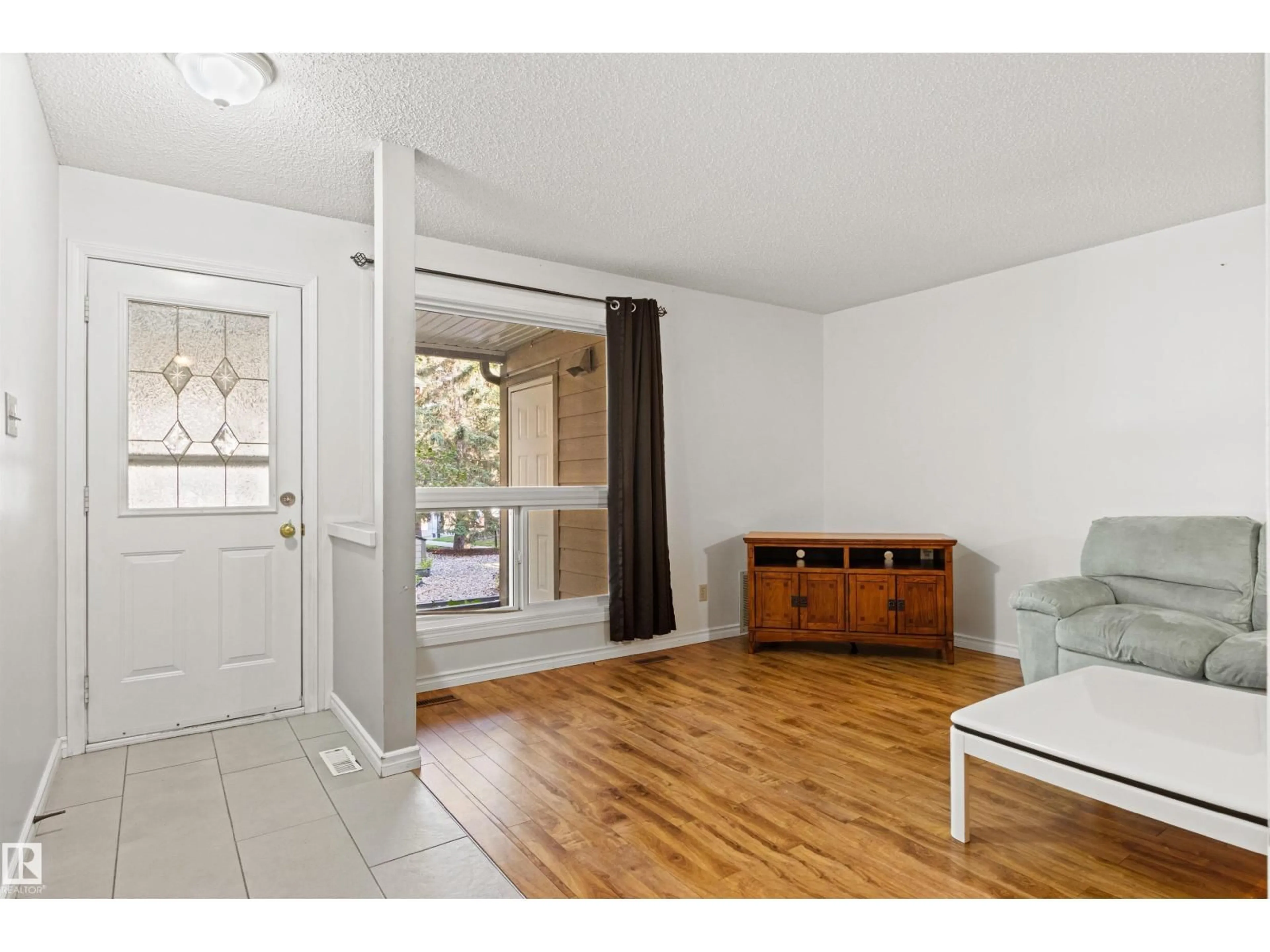 Indoor entryway for 70 - 115 WOODLANDS RD, St. Albert Alberta T8N5H4