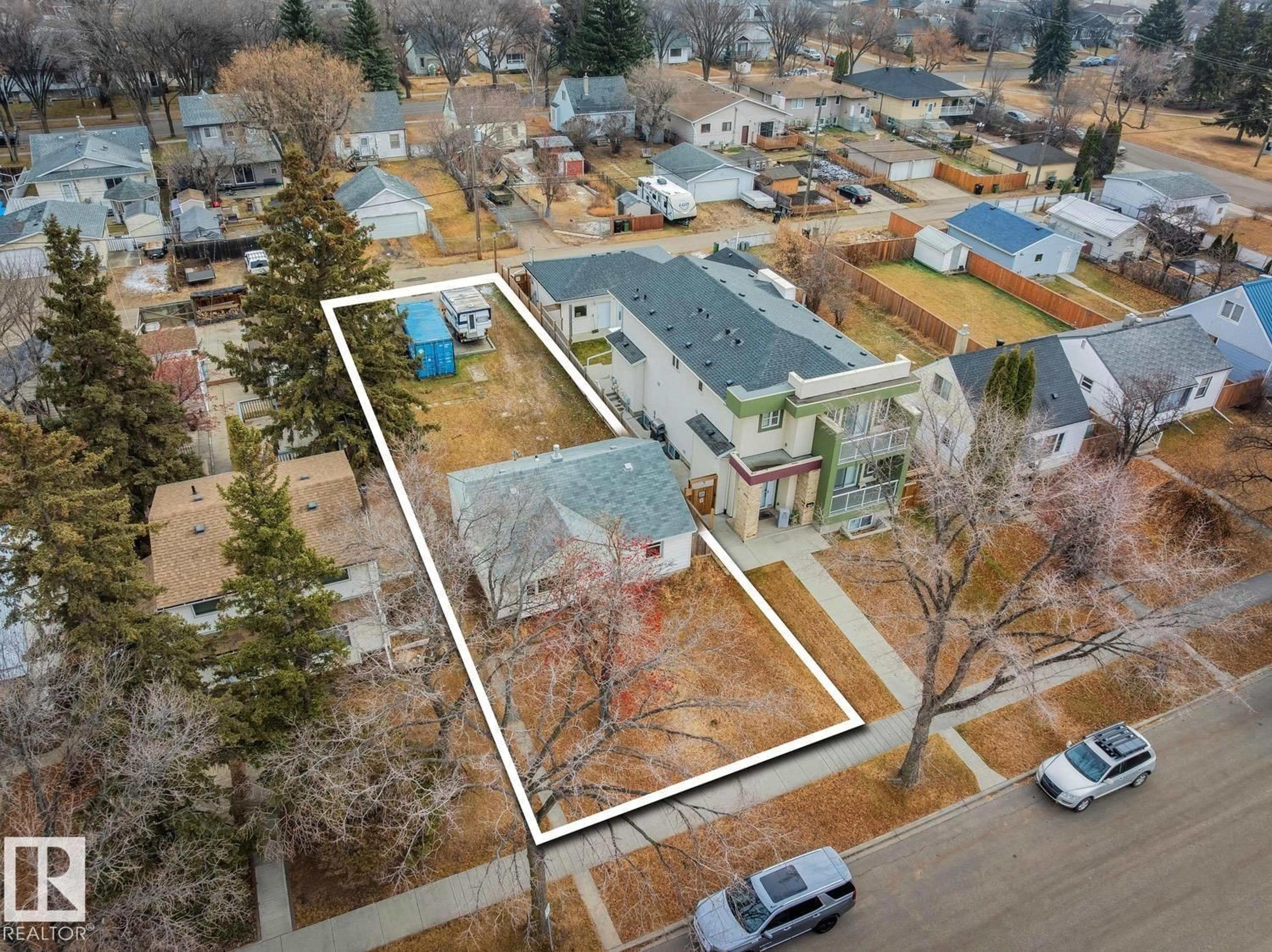 A pic from outside/outdoor area/front of a property/back of a property/a pic from drone, street for 12127 107 ST, Edmonton Alberta T5G2S8