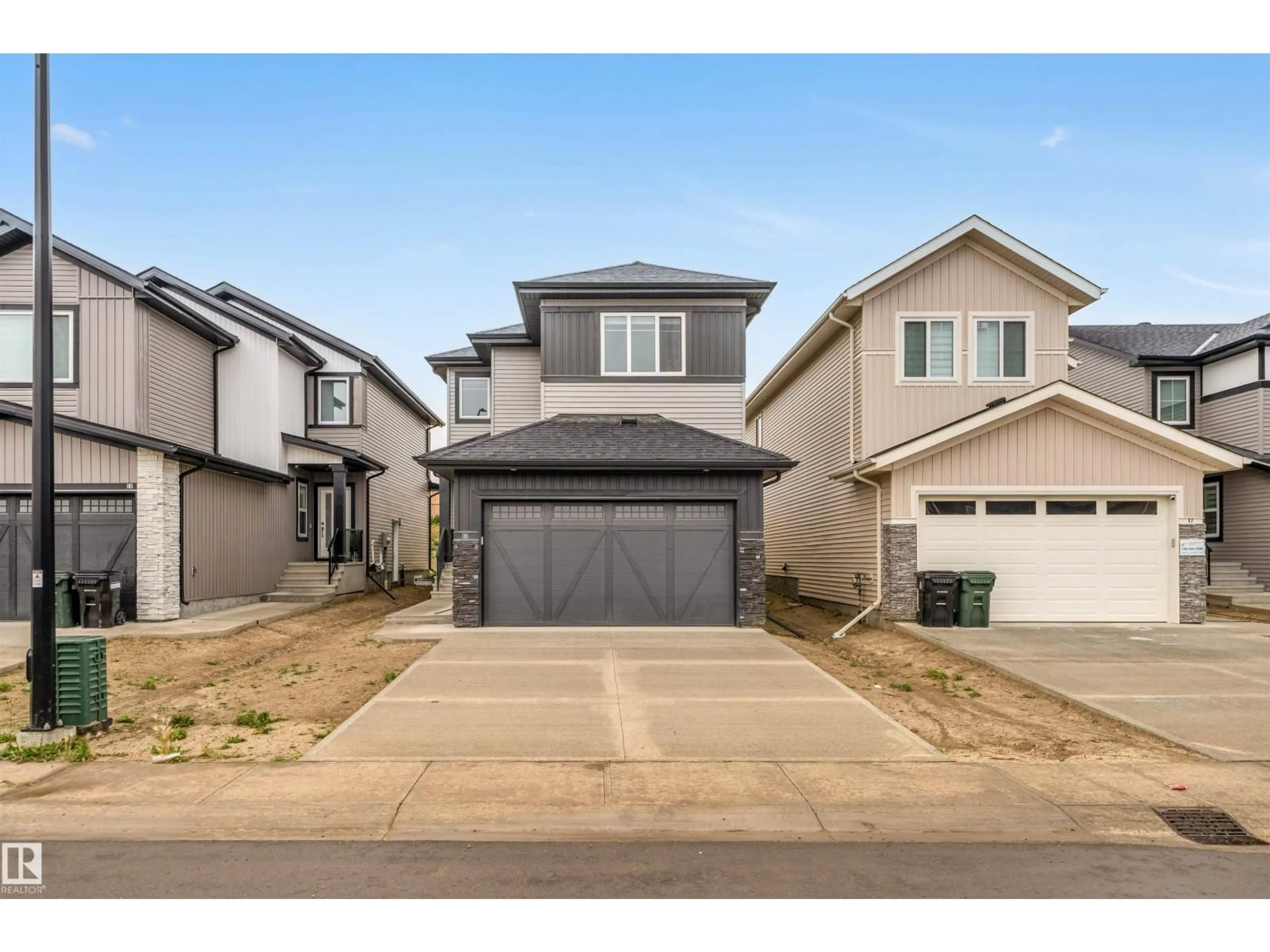 Home with vinyl exterior material, street for 60 HEMINGWAY CR, Spruce Grove Alberta T7X2L6
