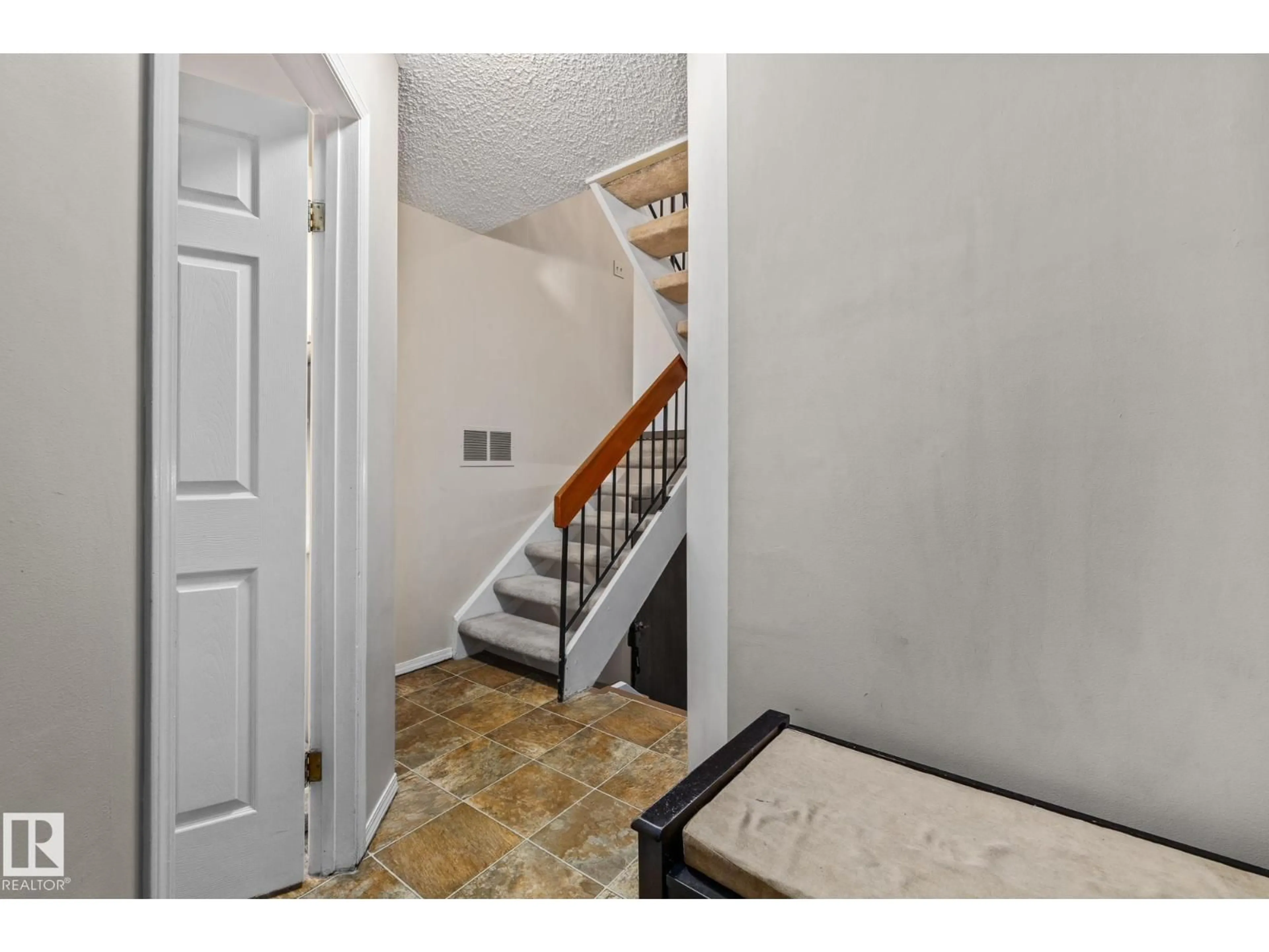 Indoor entryway for 11960 145 AV, Edmonton Alberta T5X1T6