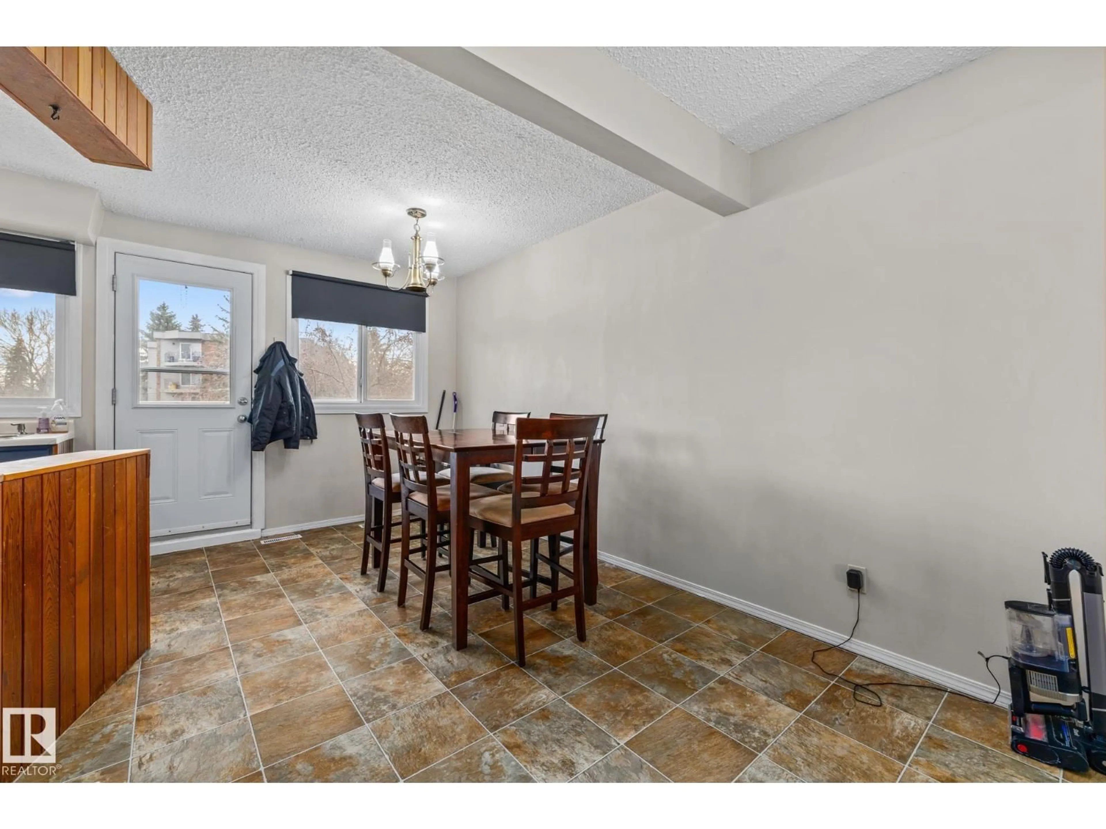 Dining room, unknown for 11960 145 AV, Edmonton Alberta T5X1T6