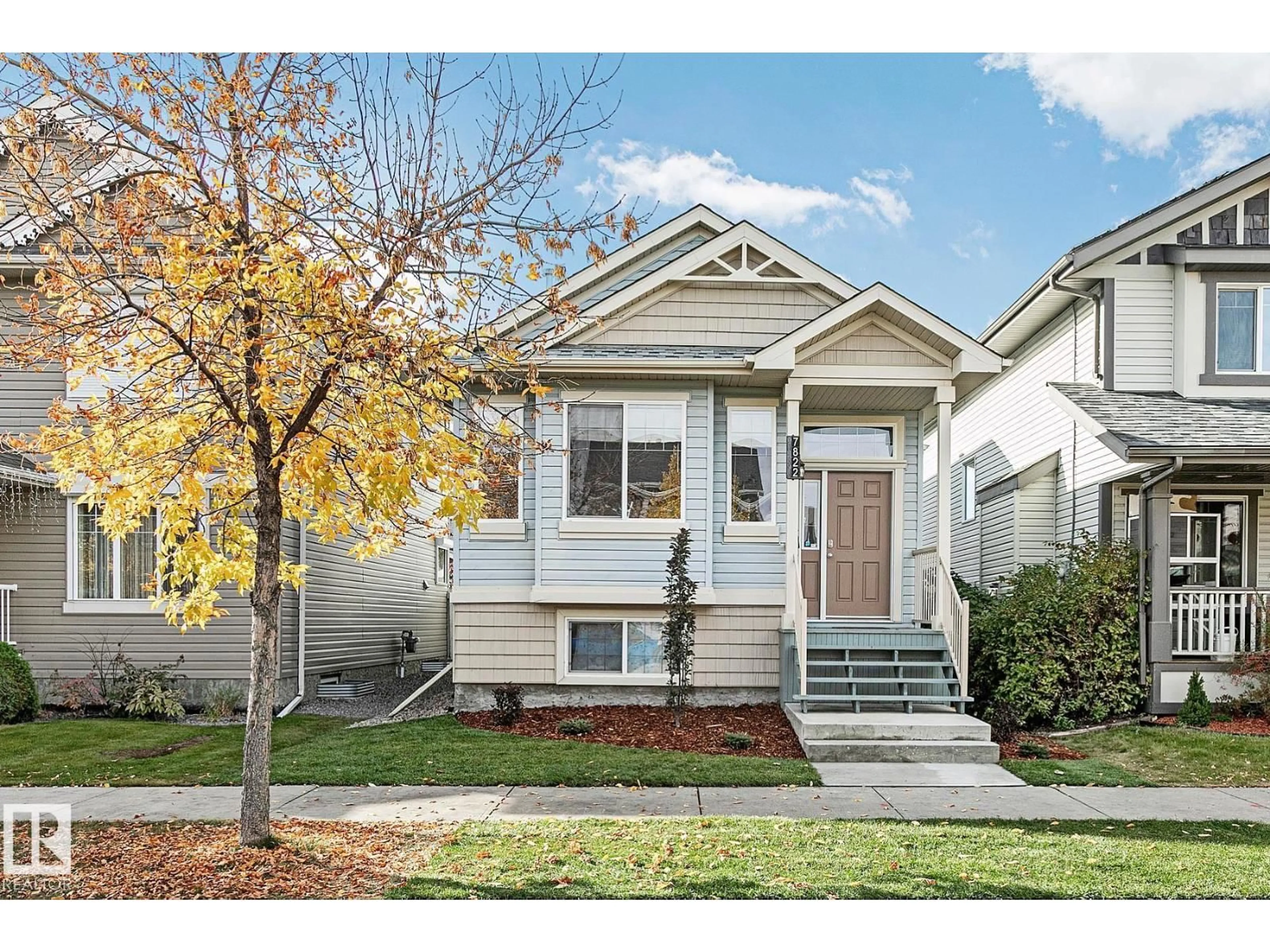 Home with vinyl exterior material, street for 7822 SCHMID PL, Edmonton Alberta T6R0K5