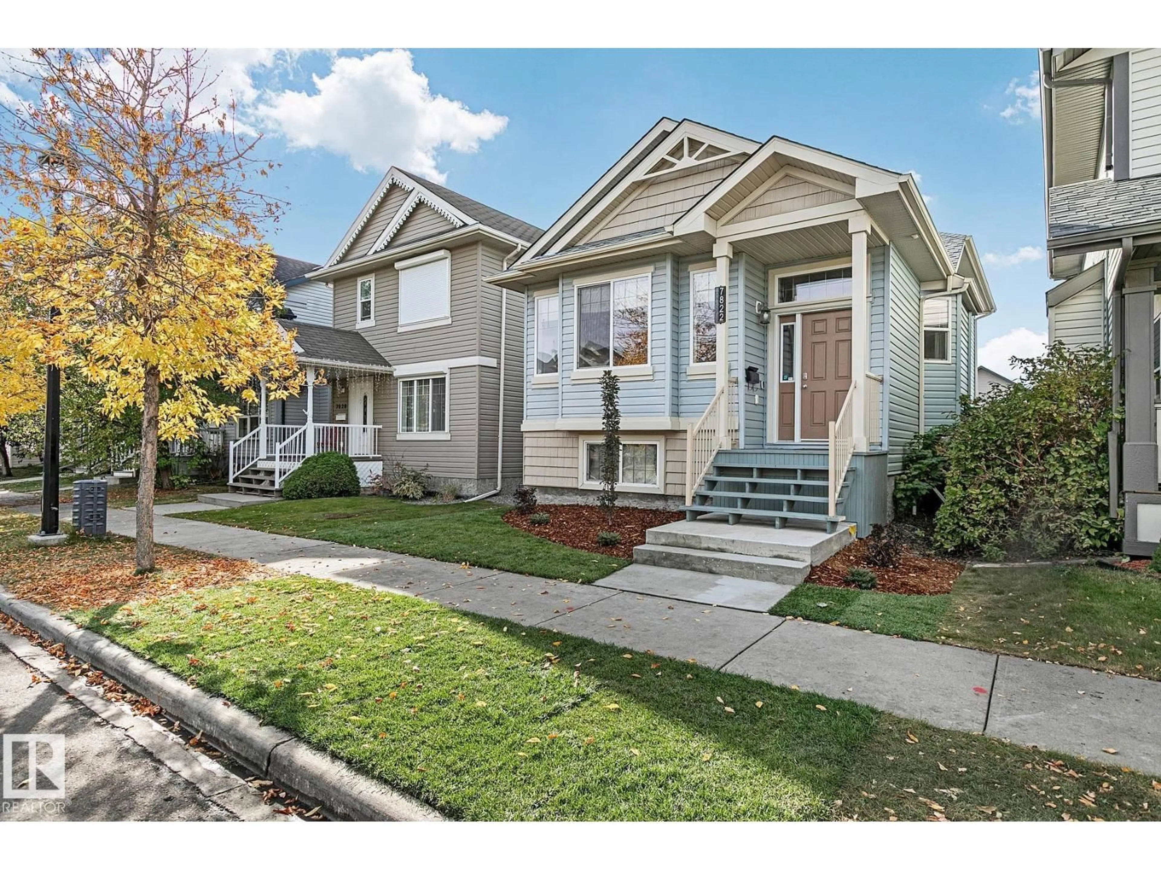 Home with vinyl exterior material, street for 7822 SCHMID PL, Edmonton Alberta T6R0K5