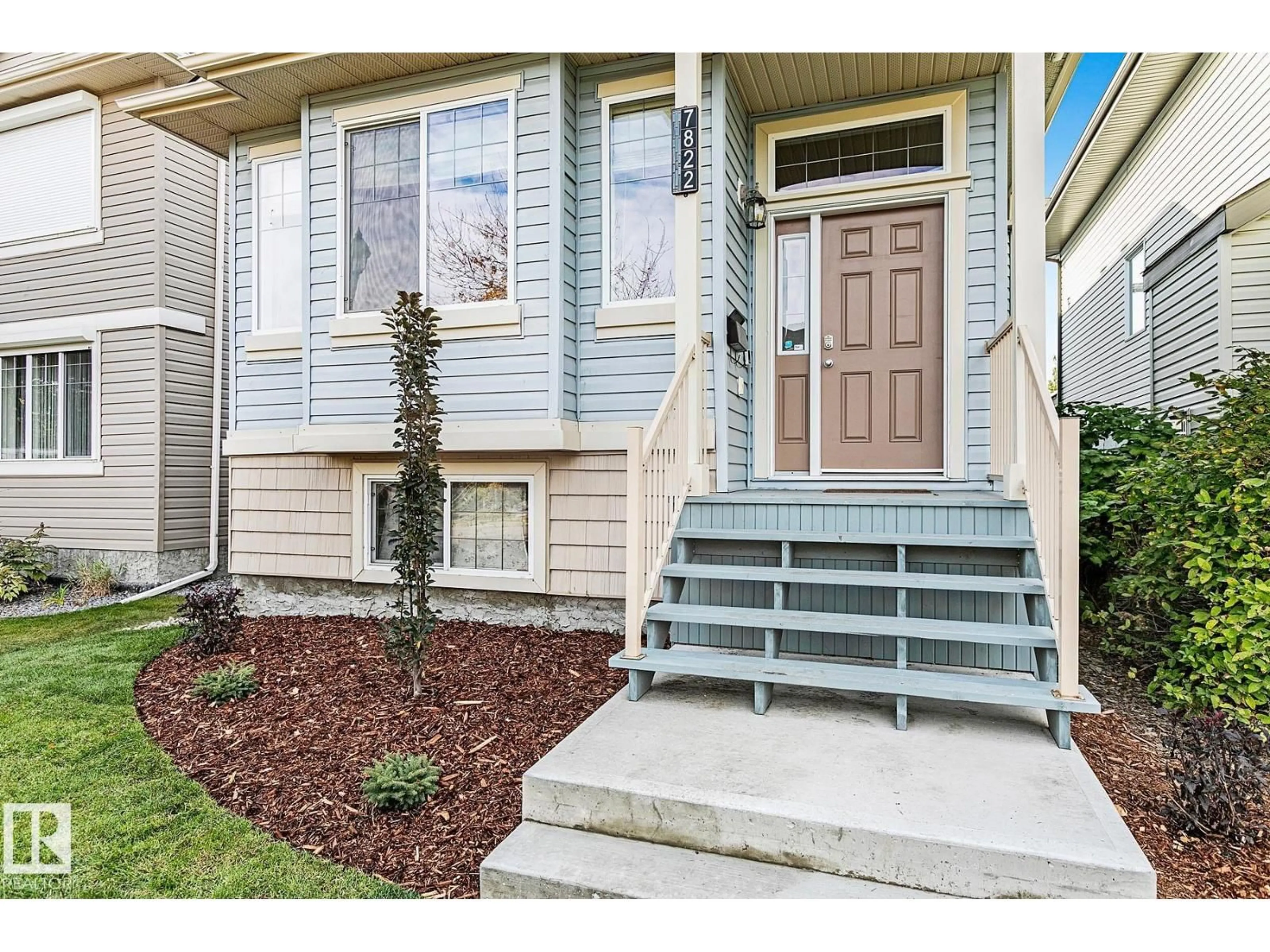 Home with vinyl exterior material, street for 7822 SCHMID PL, Edmonton Alberta T6R0K5