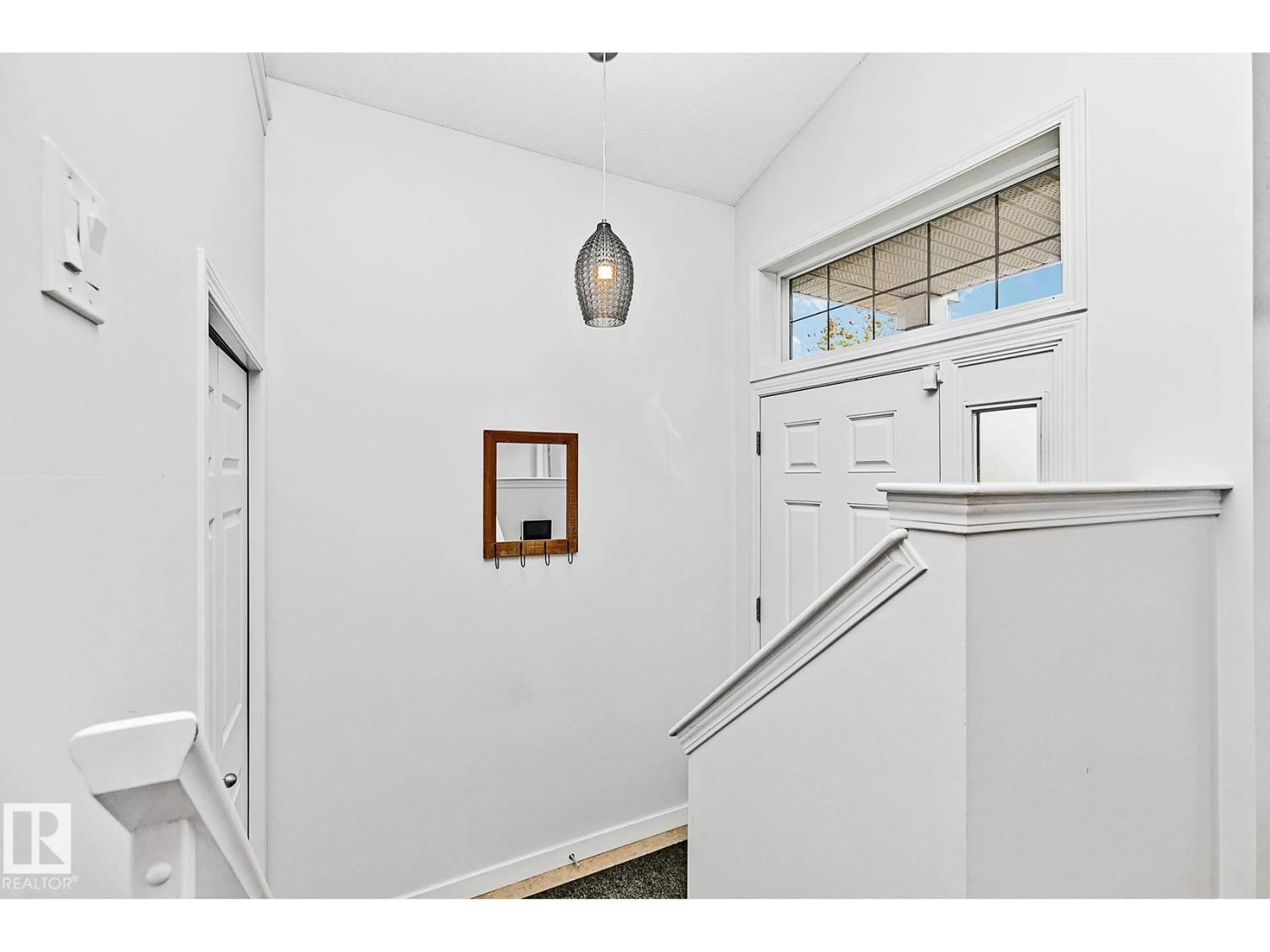 Indoor entryway for 7822 SCHMID PL, Edmonton Alberta T6R0K5