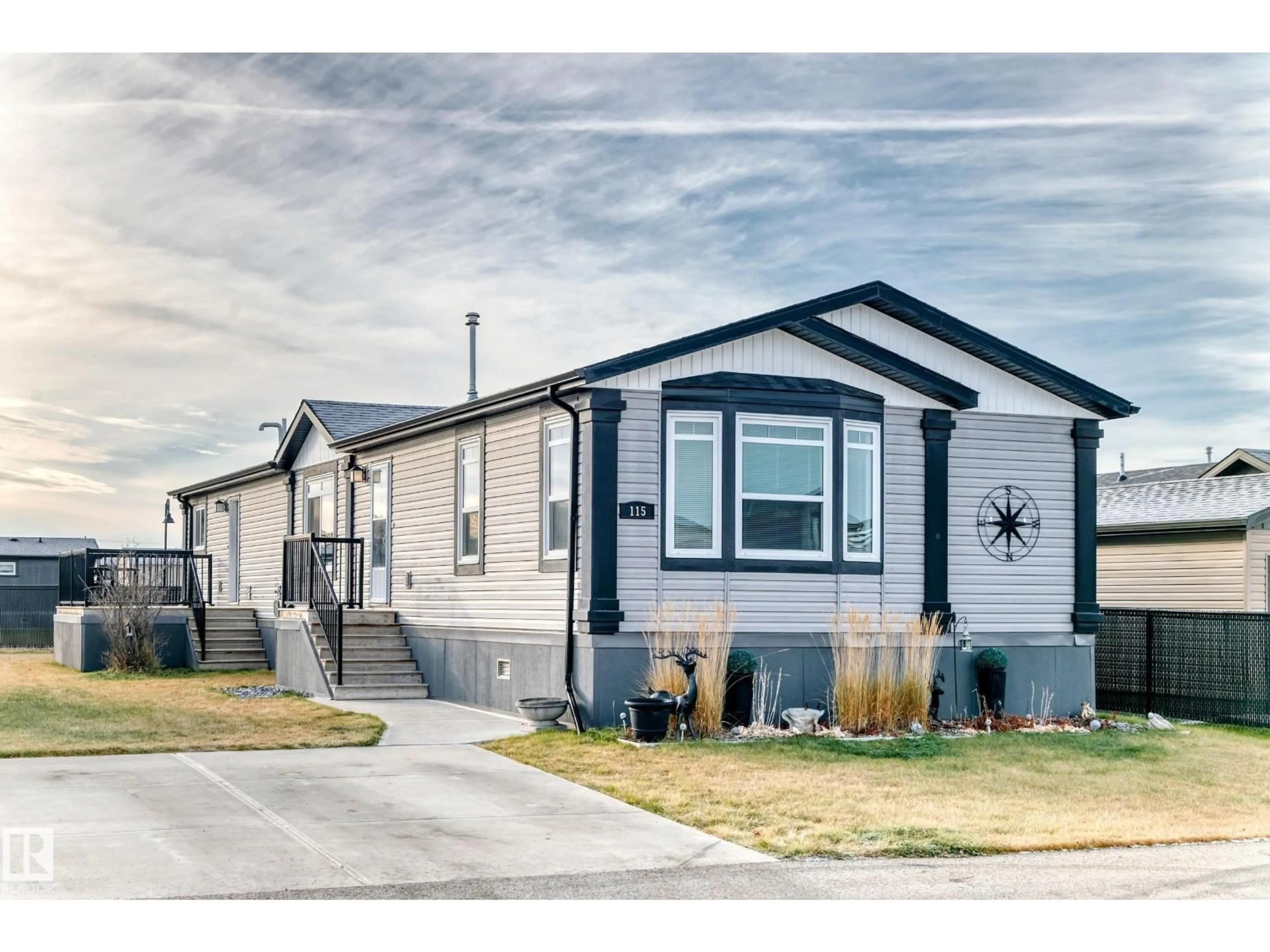 Home with vinyl exterior material, street for 115 HAWTHORN DR, Morinville Alberta T8R2P7