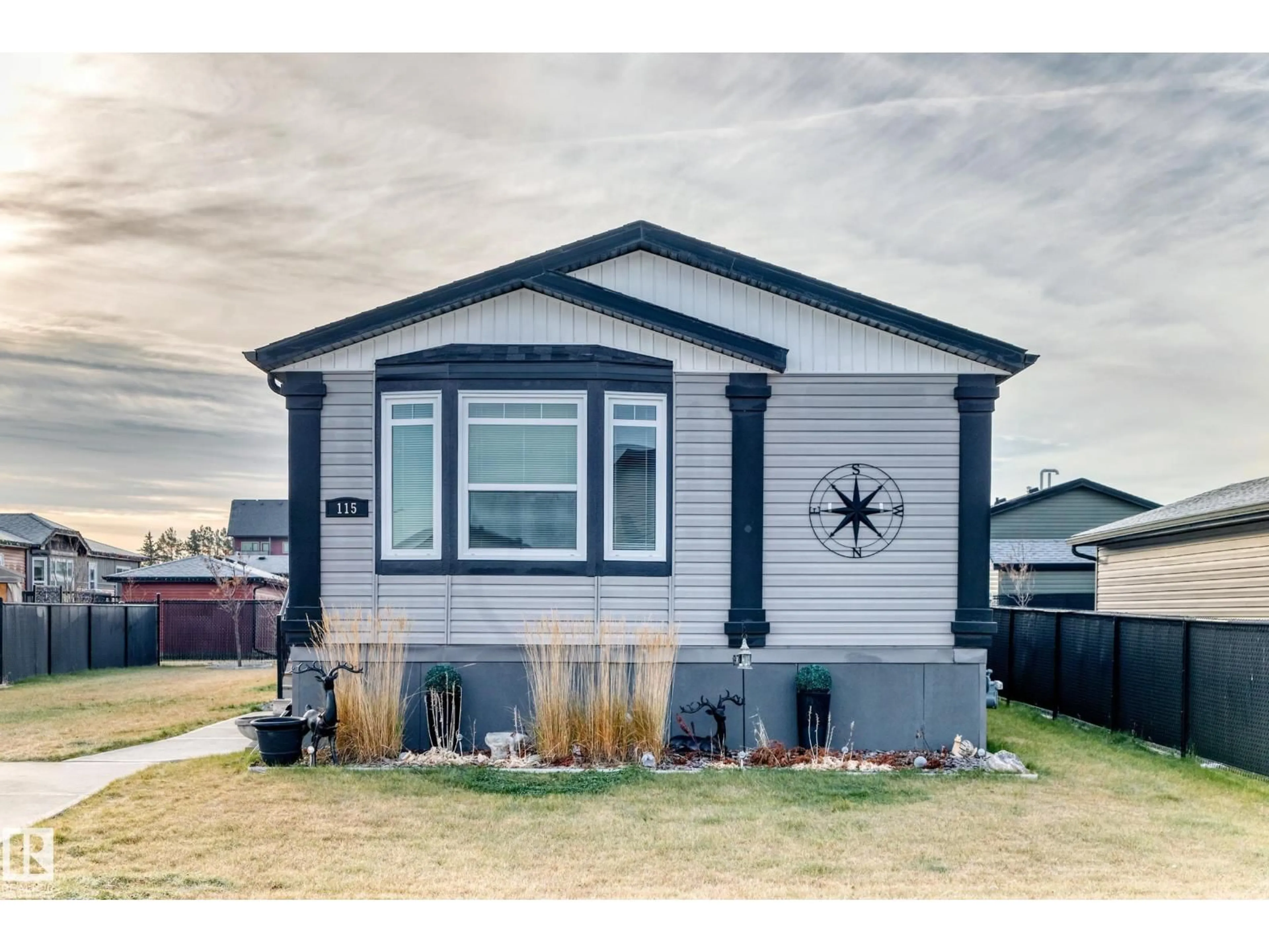 Home with vinyl exterior material, street for 115 HAWTHORN DR, Morinville Alberta T8R2P7