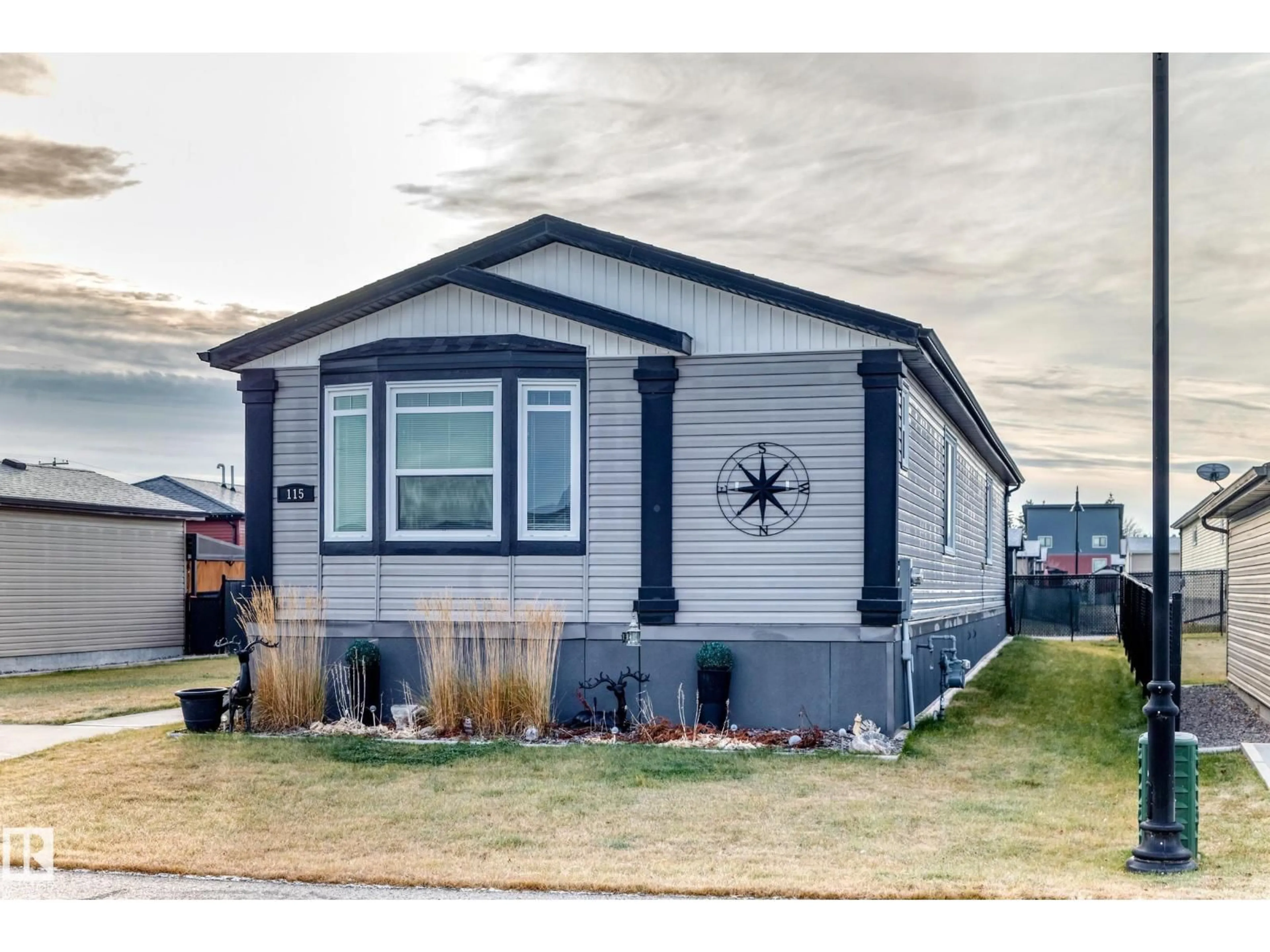 Home with vinyl exterior material, street for 115 HAWTHORN DR, Morinville Alberta T8R2P7