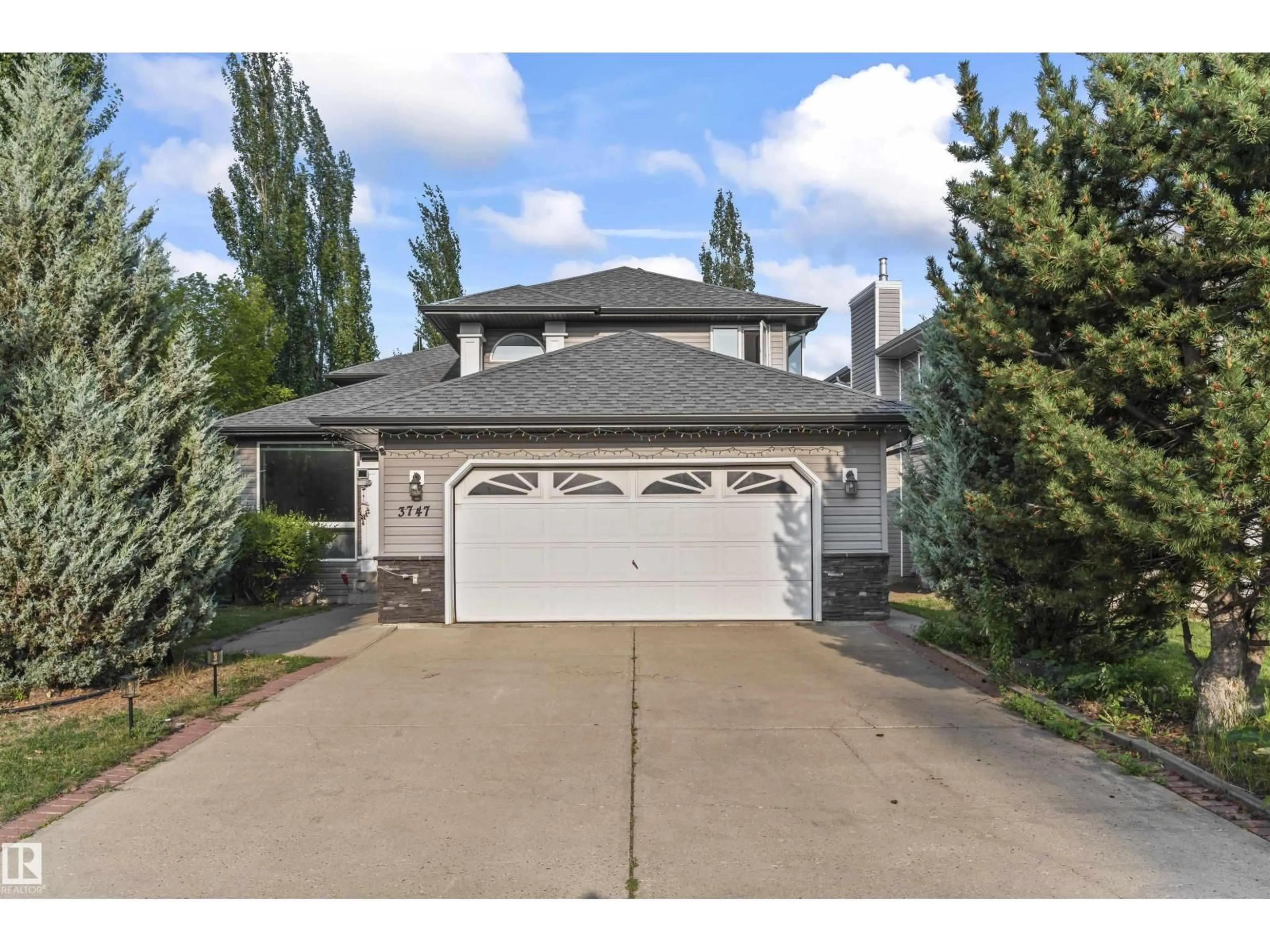 Home with vinyl exterior material, street for 3747 30 ST, Edmonton Alberta T6T1H7