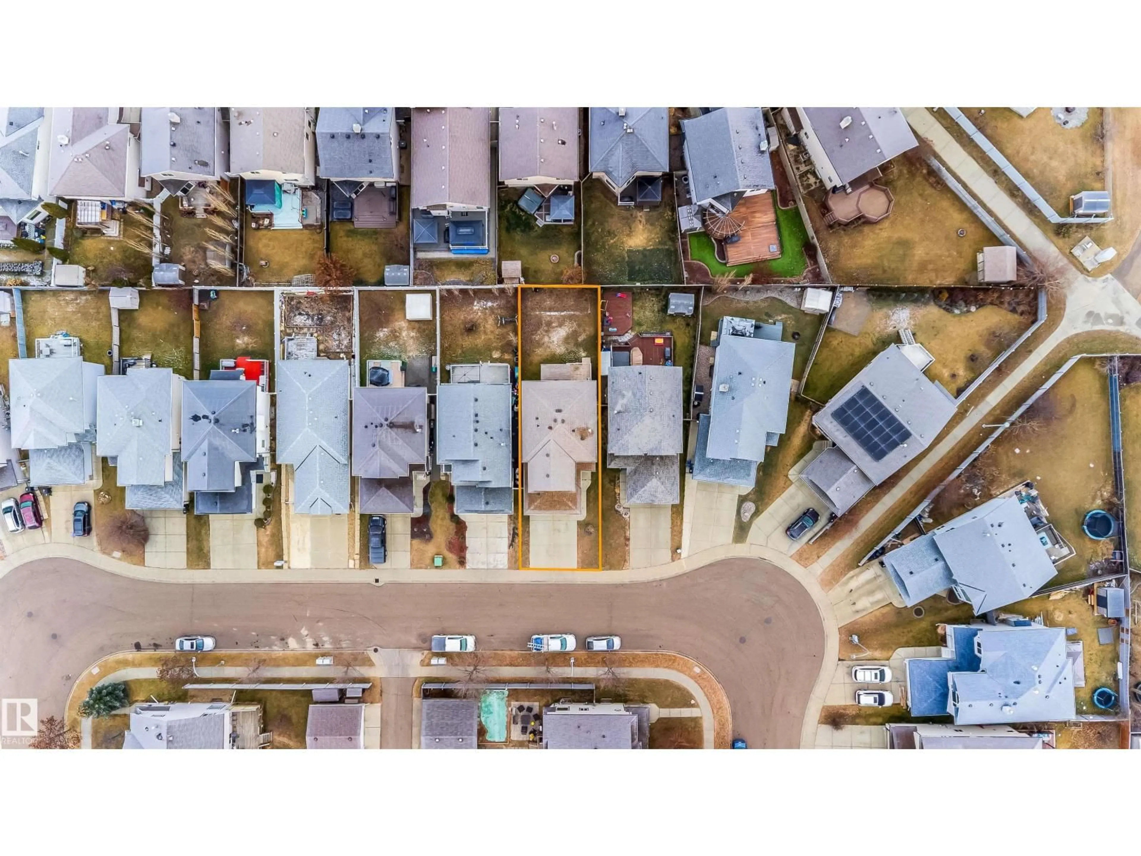 A pic from outside/outdoor area/front of a property/back of a property/a pic from drone, street for NW - 8916 175 AV, Edmonton Alberta T5Z3X9