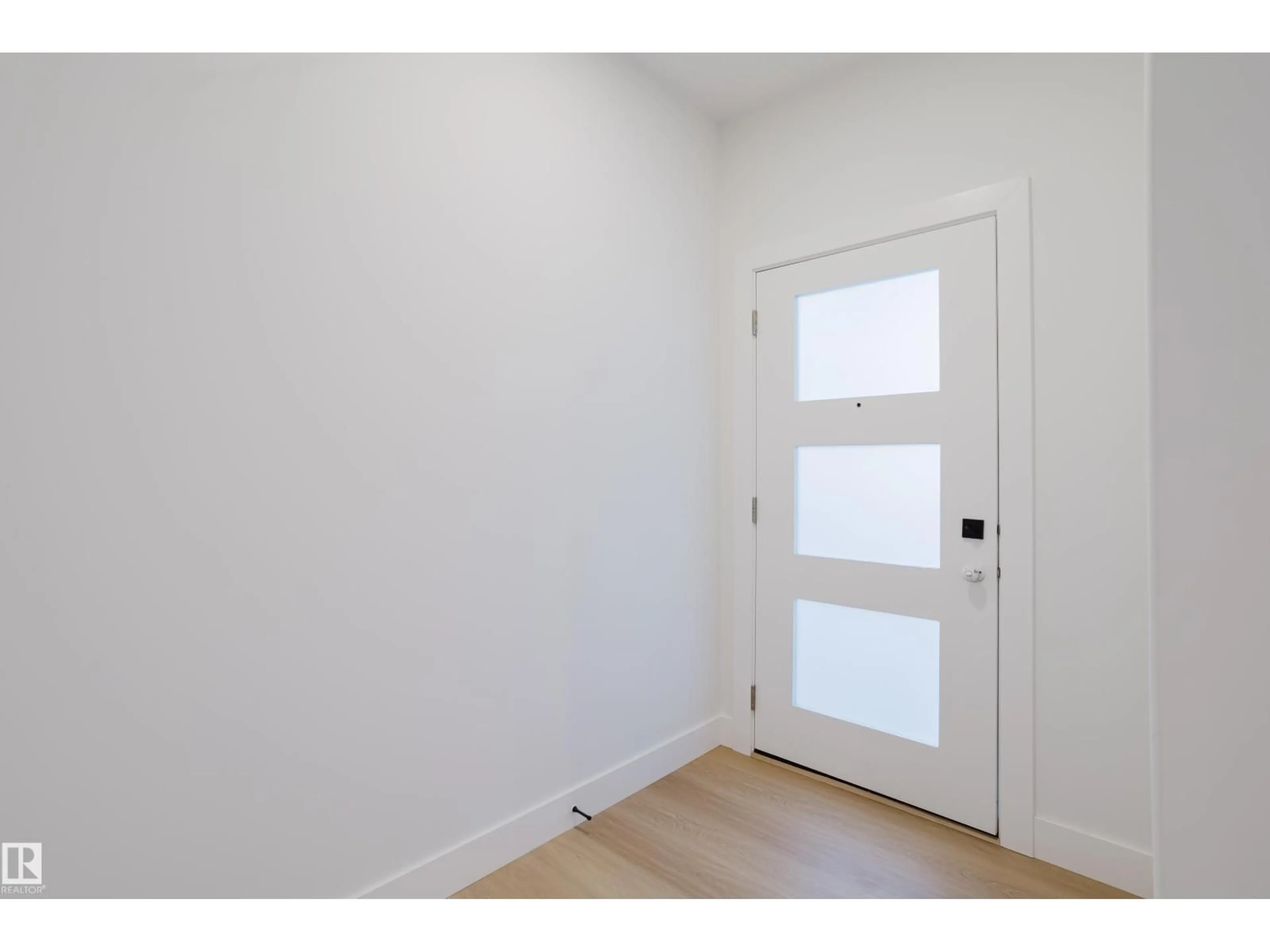 Indoor entryway for 811 ELDERBERRY CO, Edmonton Alberta T6M3J7