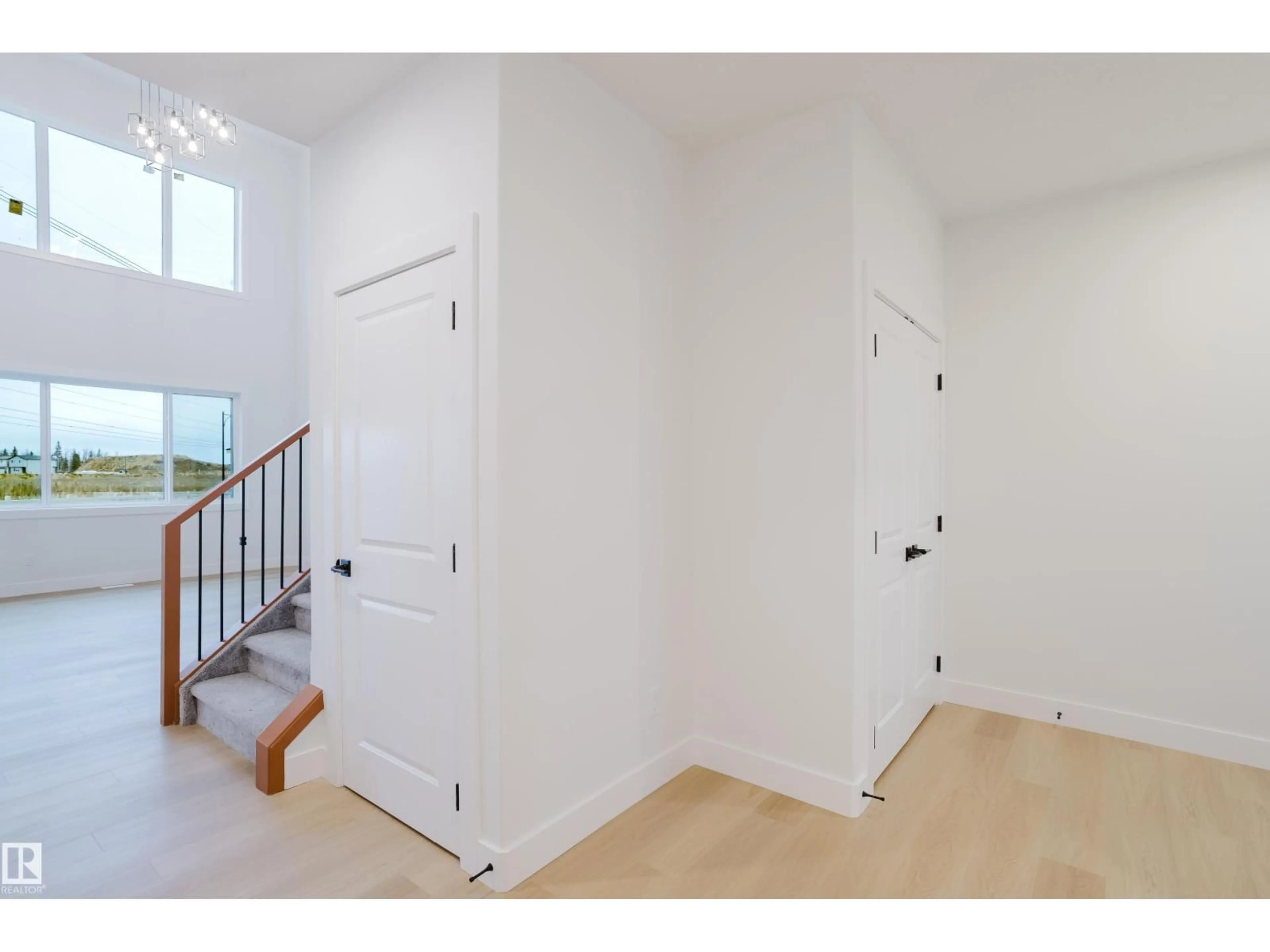 Indoor entryway for 811 ELDERBERRY CO, Edmonton Alberta T6M3J7