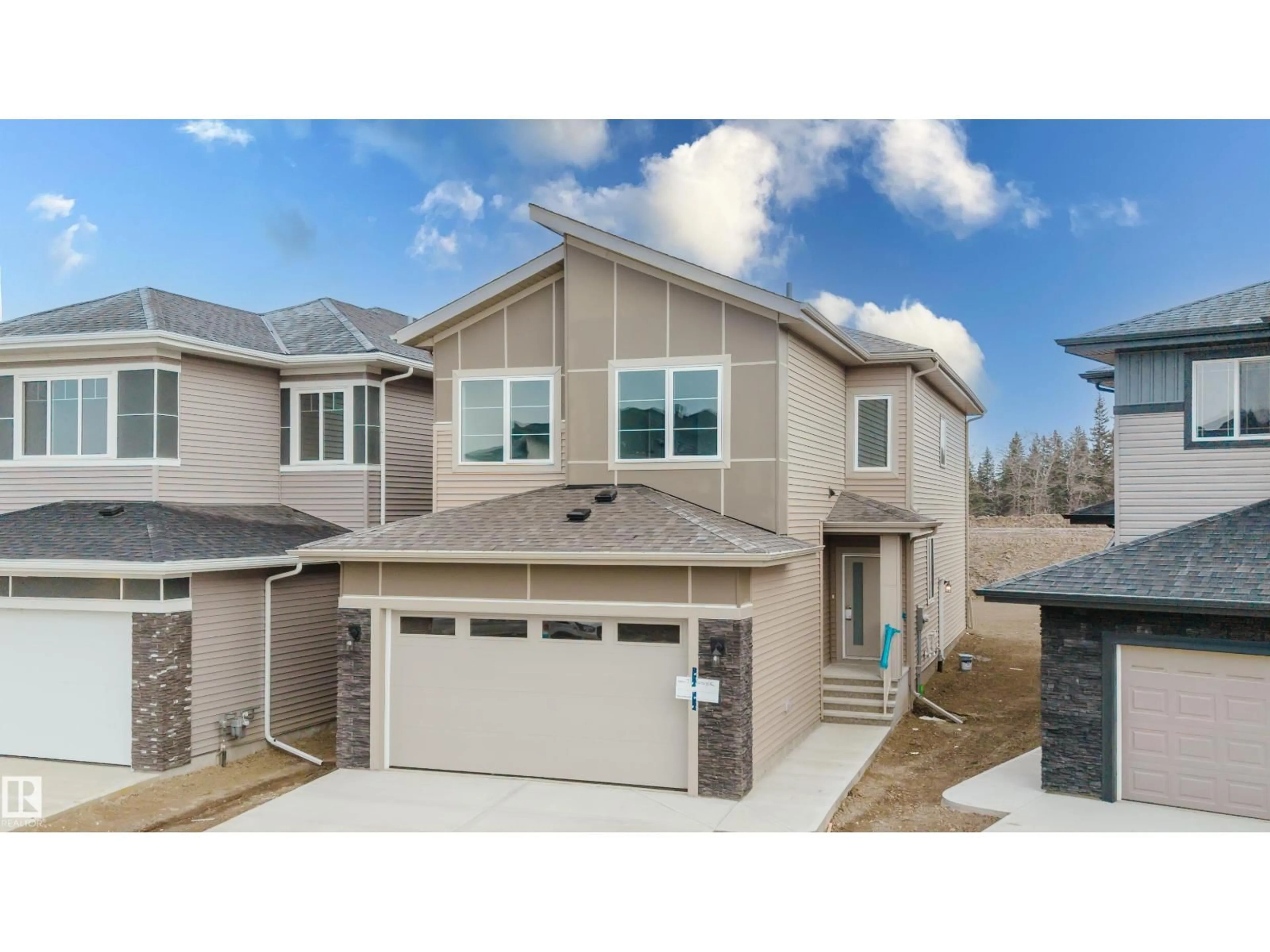 Home with vinyl exterior material, street for 49 RENWYCK PL, Spruce Grove Alberta T7X4E1