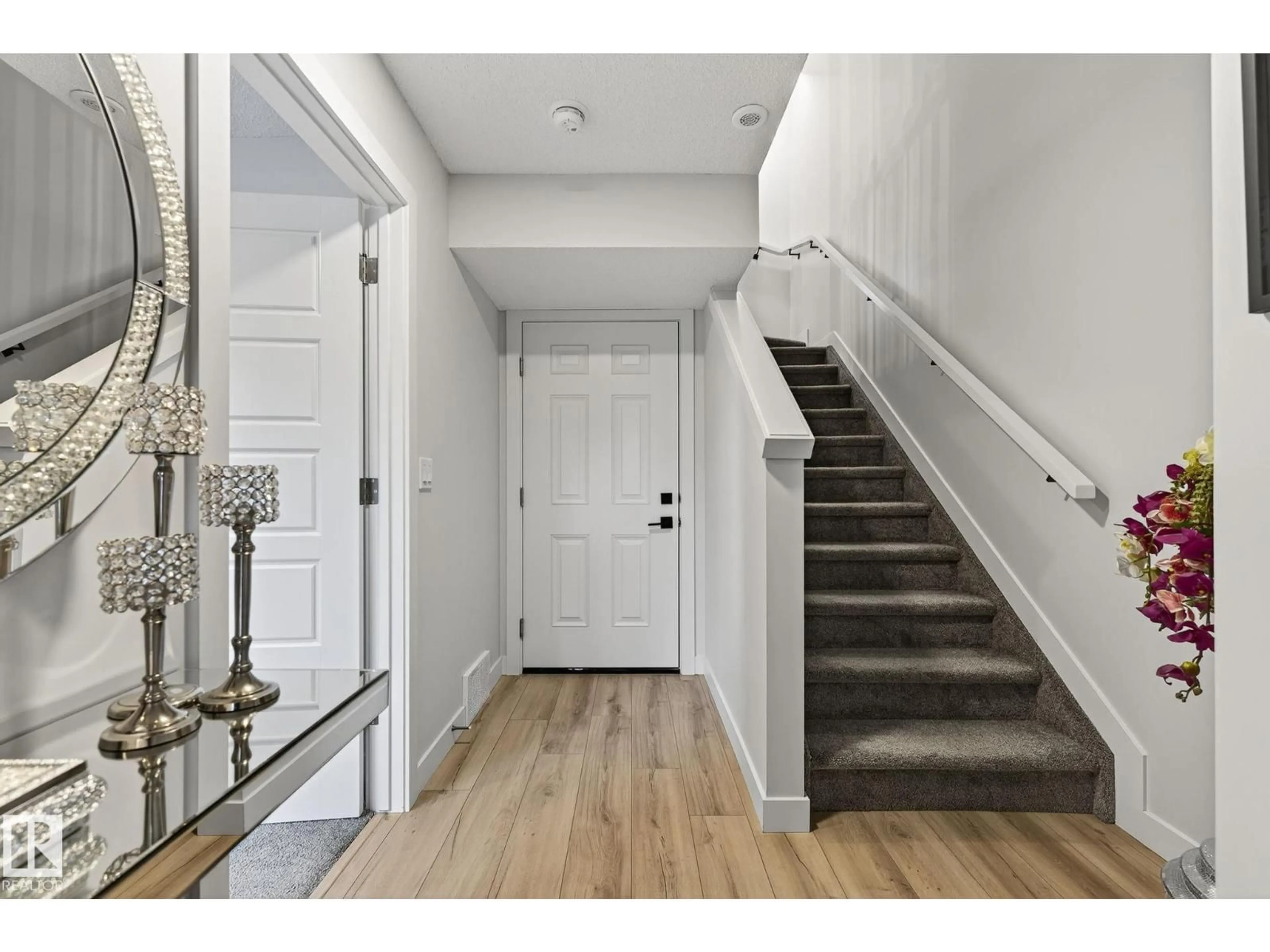 Indoor entryway for #72 - 11910 35 AV, Edmonton Alberta T6W4Z8