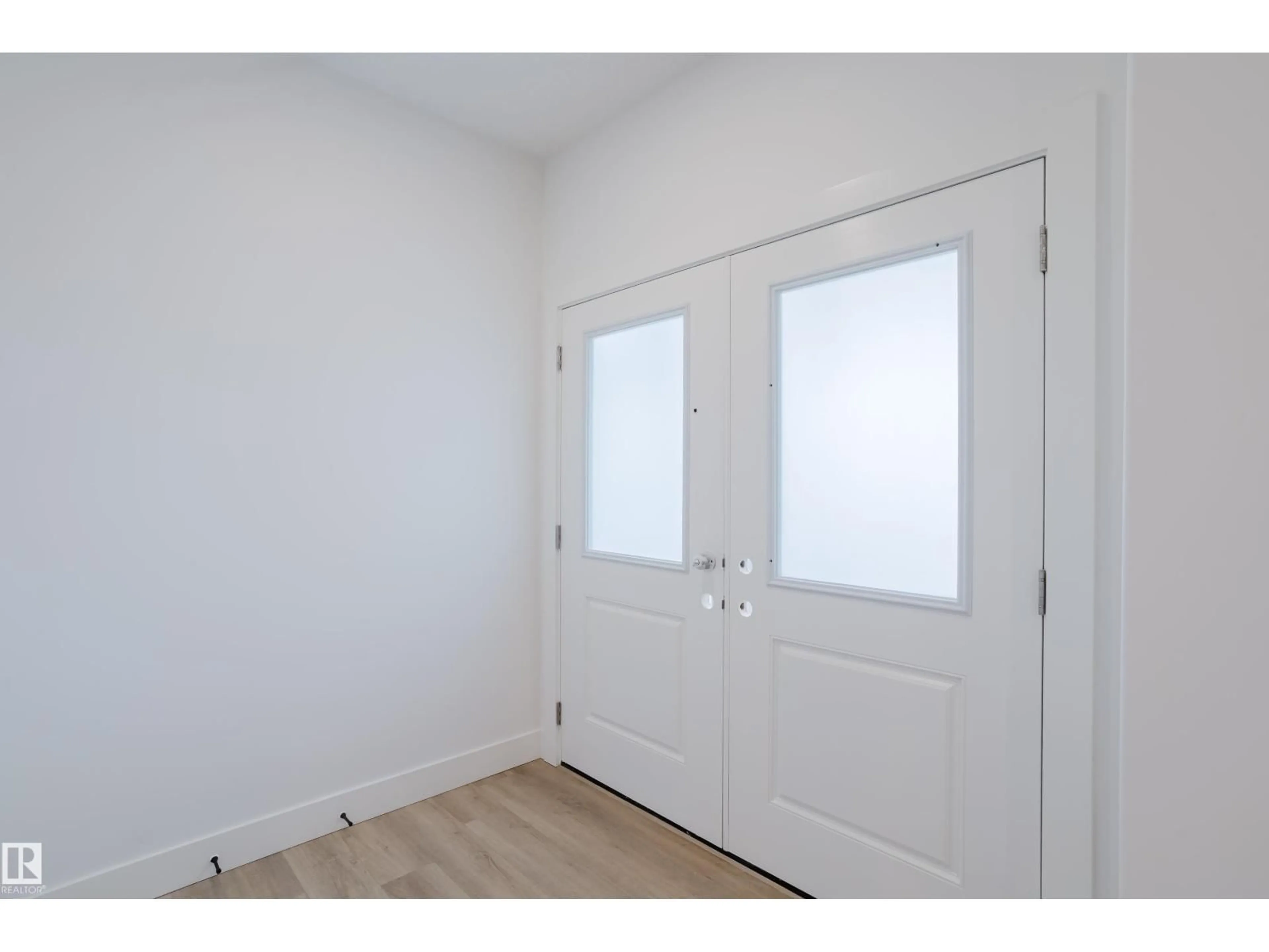 Indoor entryway for 1853 CROSSBILL LO, Edmonton Alberta T5S0W4