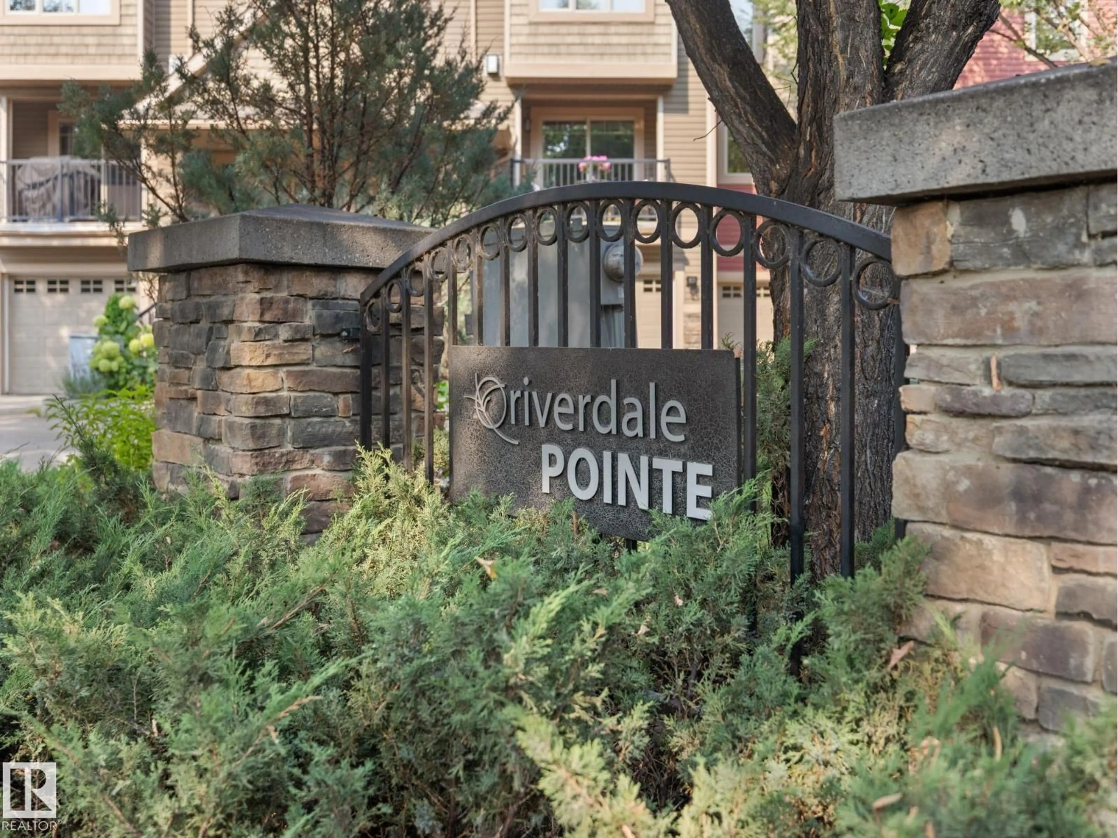 Indoor entryway for 6 - 10240 90 ST, Edmonton Alberta T5H1S1