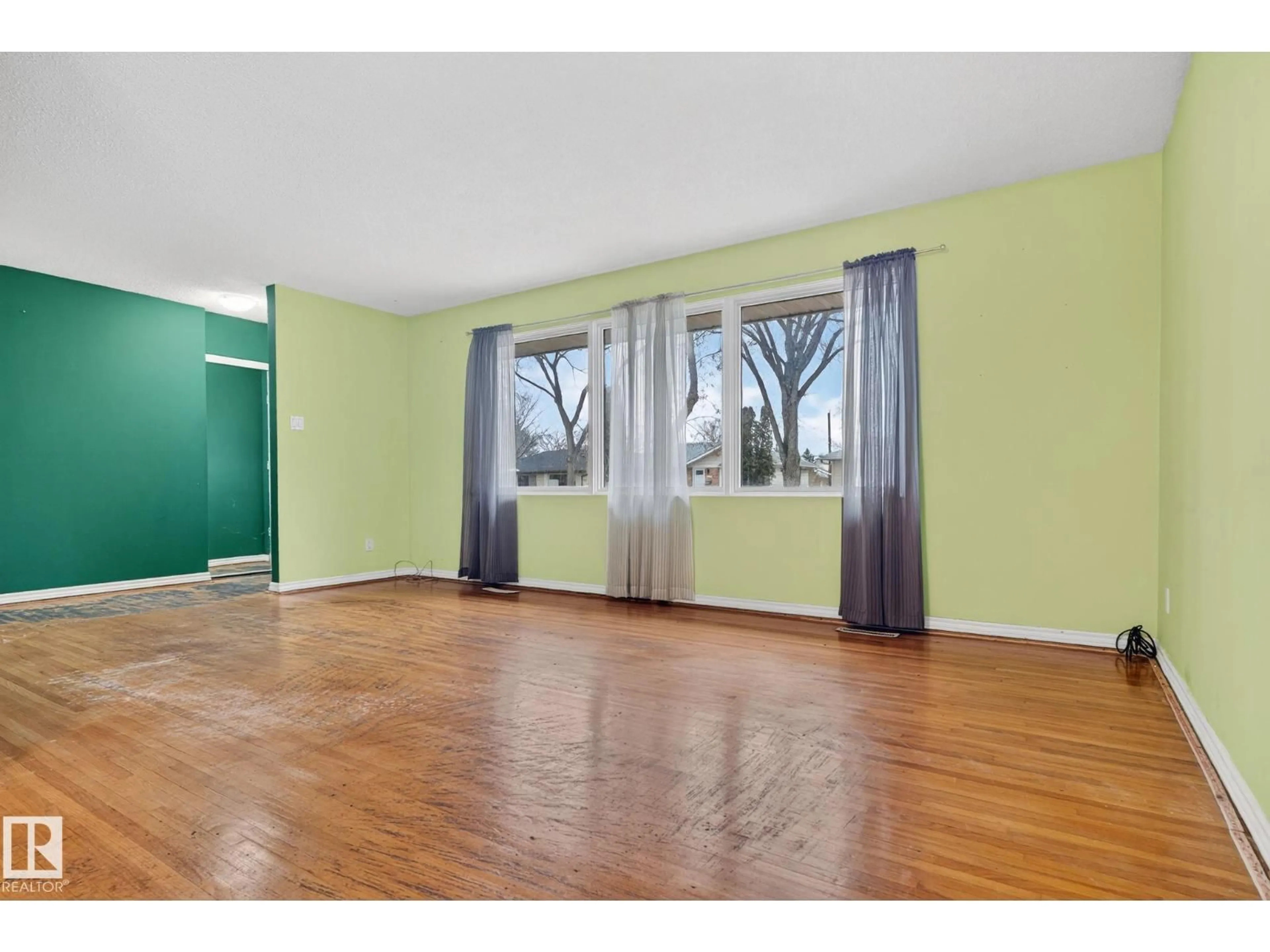 A pic of a room for 8715 64 AV, Edmonton Alberta T6E0H4