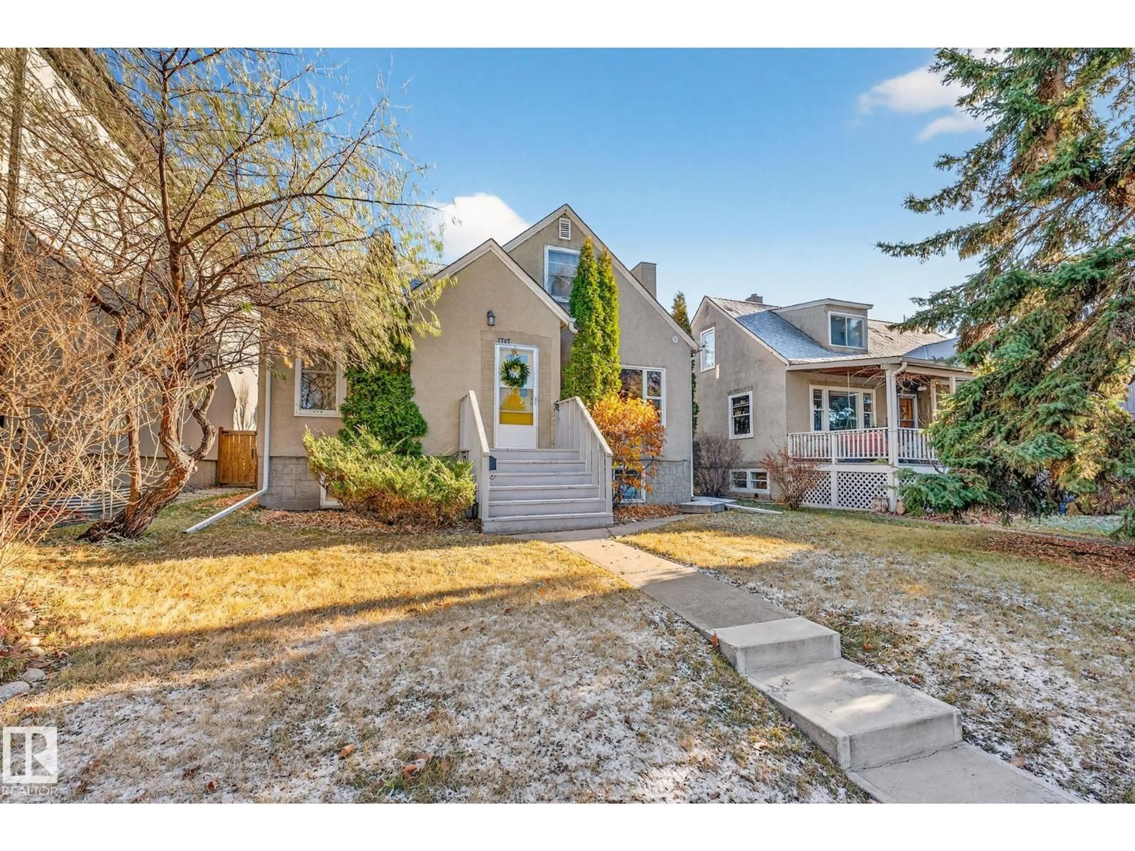 A pic from outside/outdoor area/front of a property/back of a property/a pic from drone, street for 7707 111 ST, Edmonton Alberta T6G1H3
