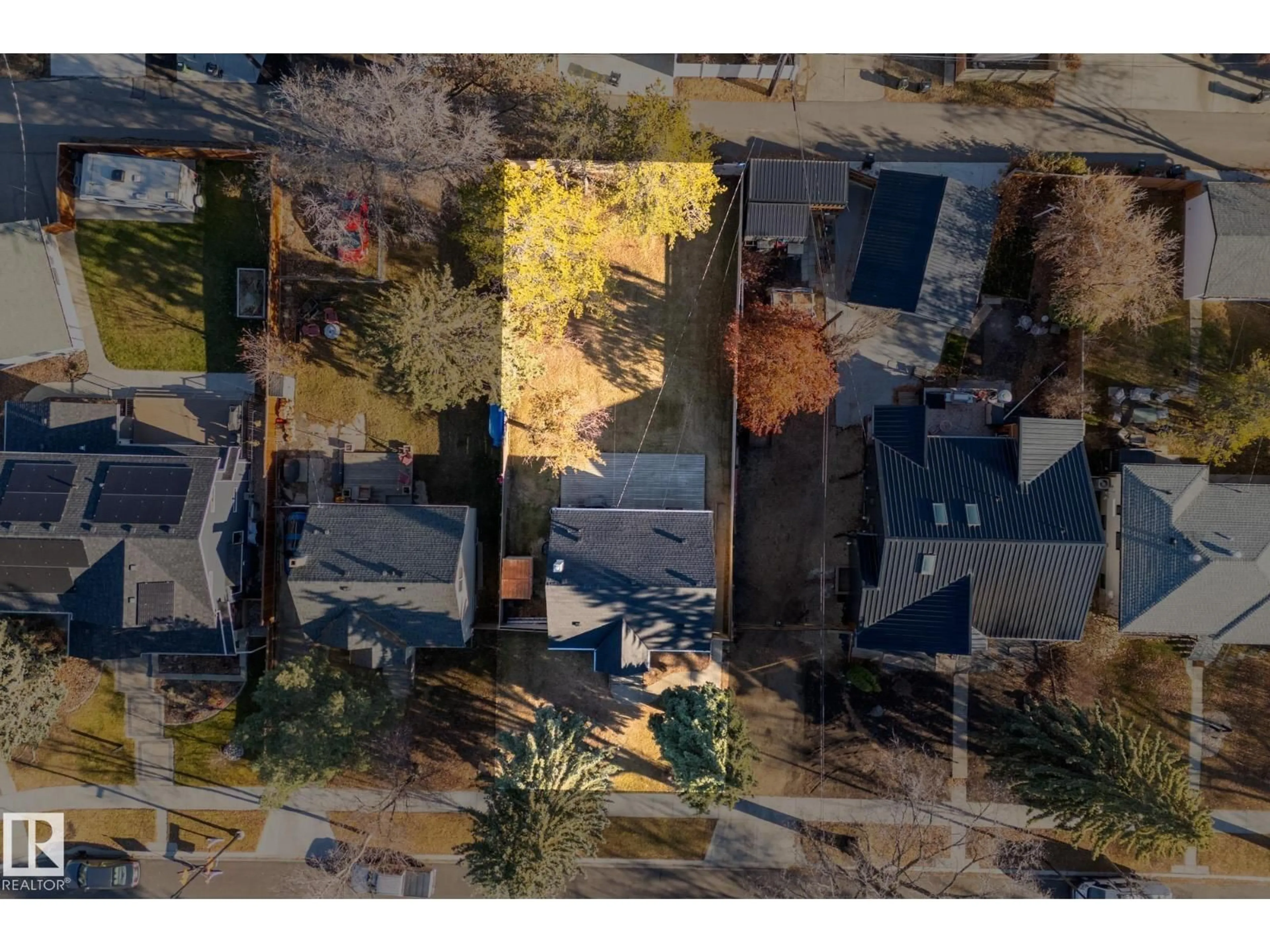 A pic from outside/outdoor area/front of a property/back of a property/a pic from drone, street for NW - 10965 139 ST, Edmonton Alberta T5M1R3