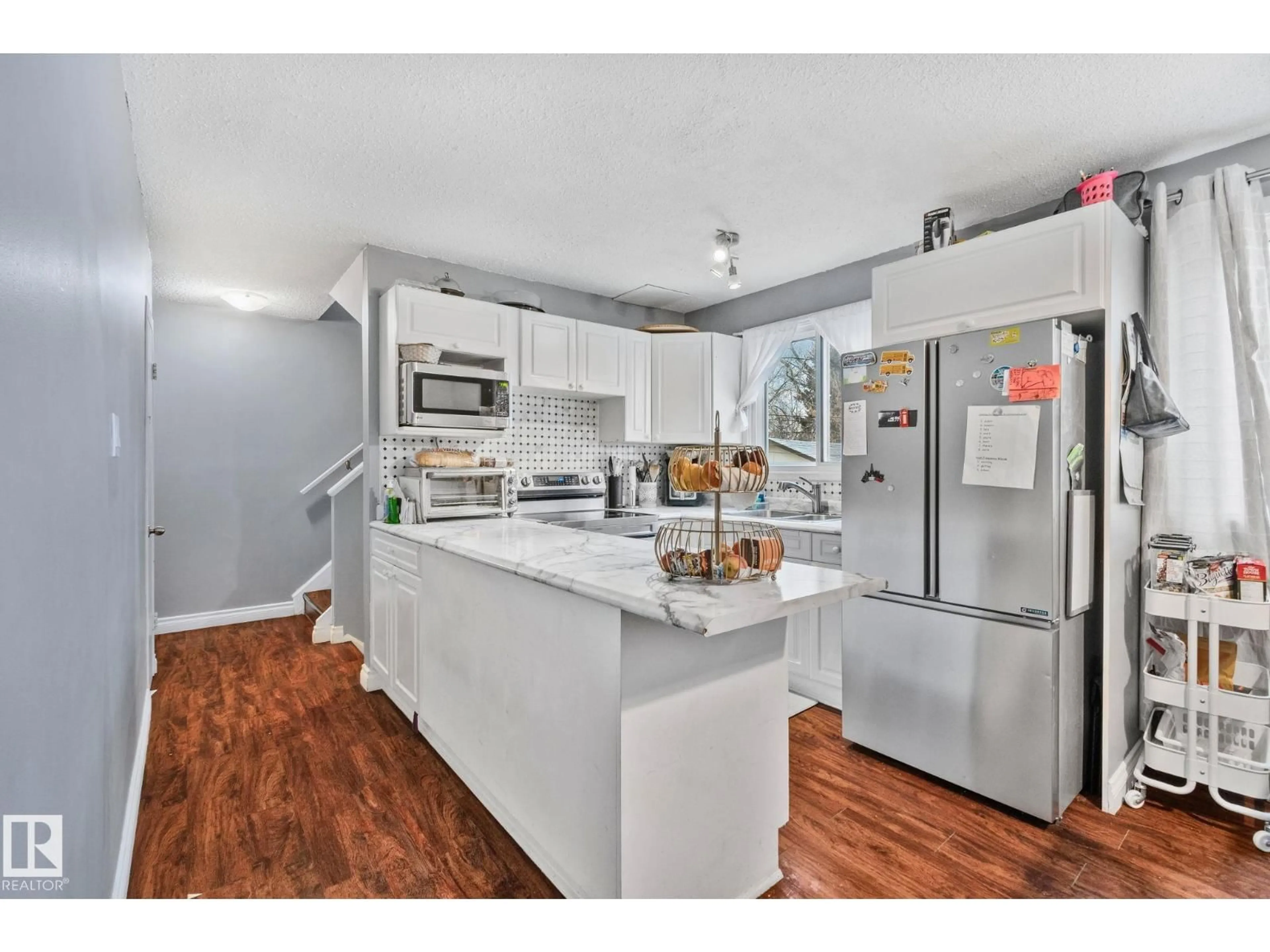 Open concept kitchen, unknown for 44 GARDEN CR, St. Albert Alberta T8N0W9