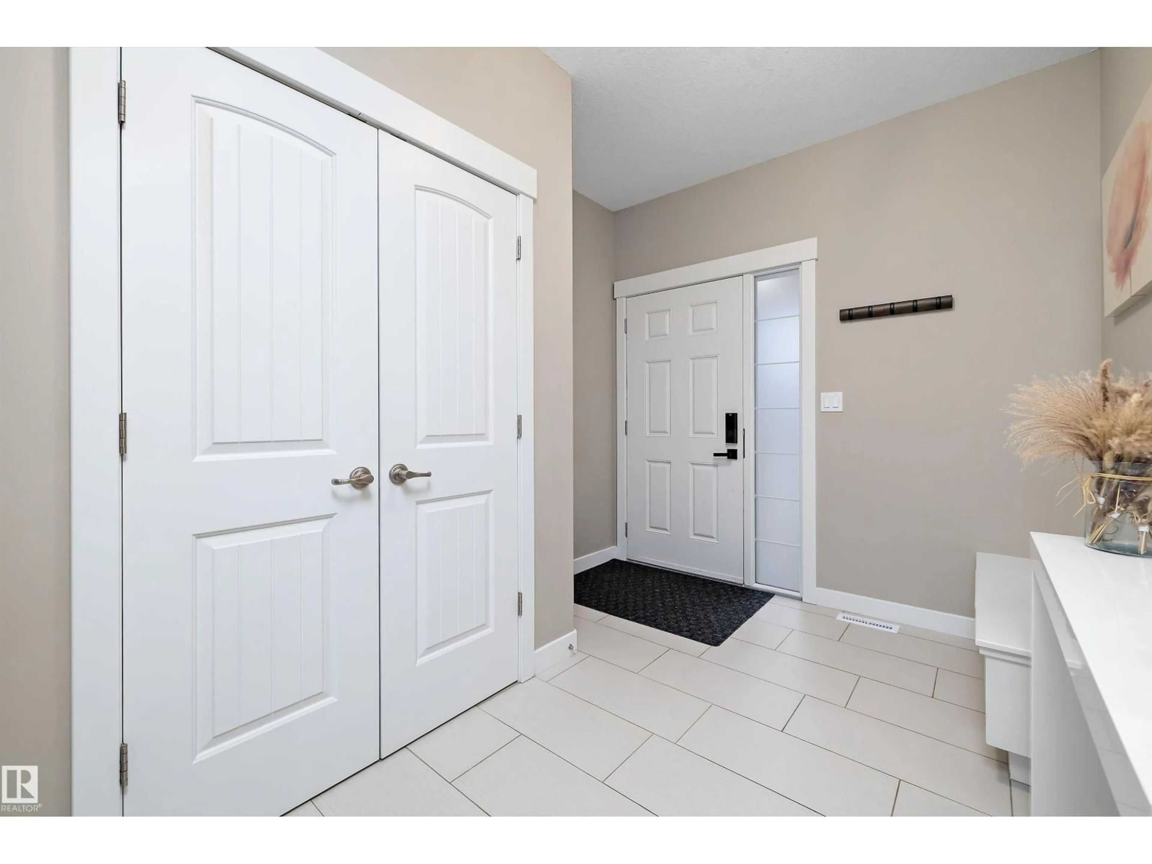 Indoor entryway for SW - 1445 WATES LINK LI, Edmonton Alberta T6W0V1