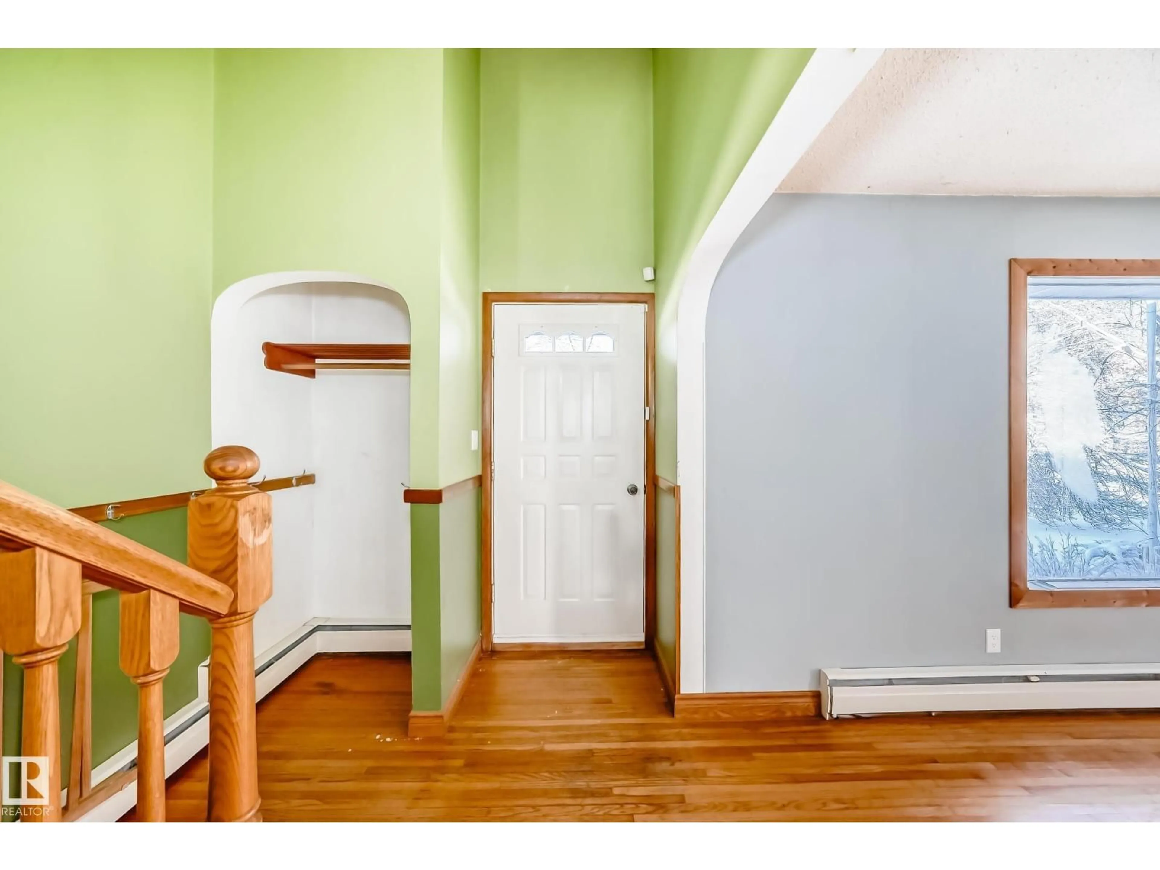 Indoor entryway for 5021 47 ST, Daysland Alberta T0B1A0