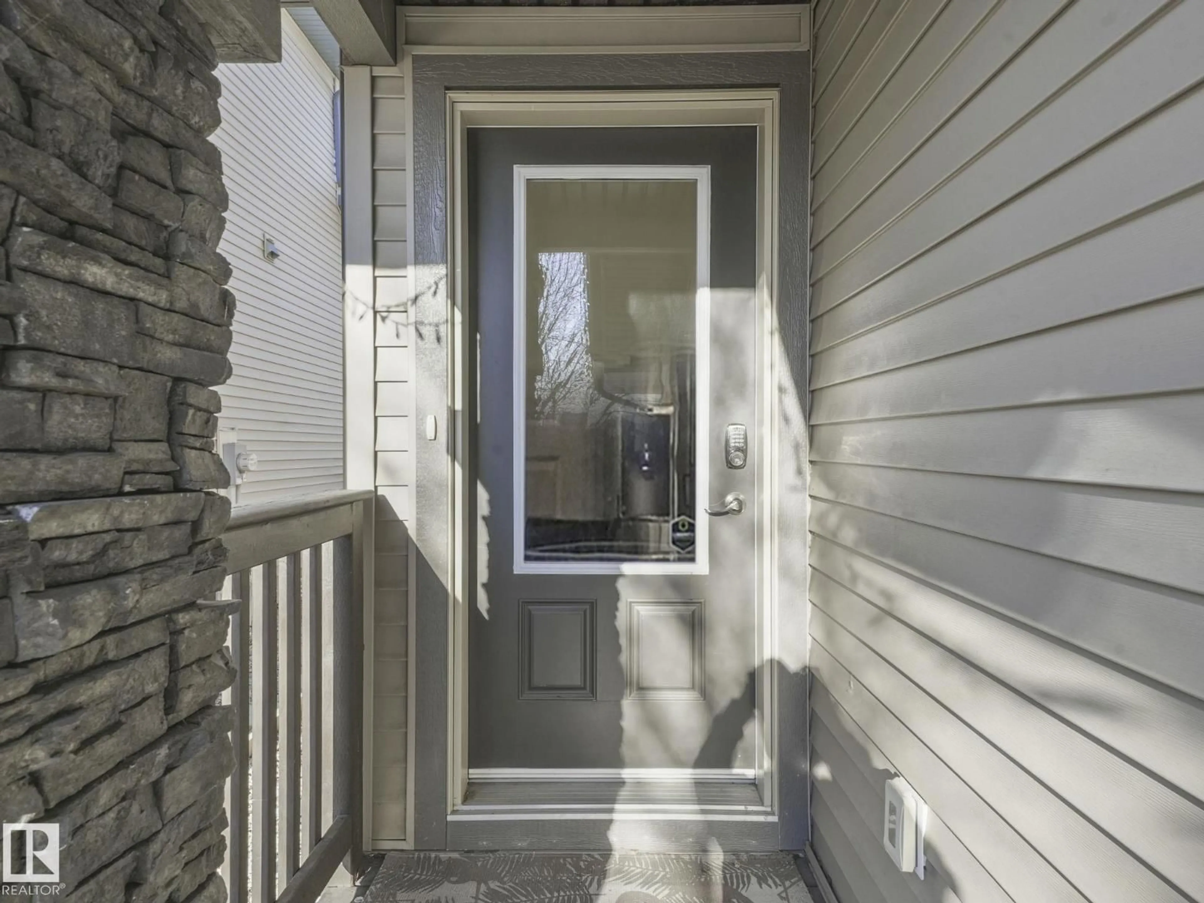 Indoor entryway for 4049 ALLAN CR, Edmonton Alberta T6W0L2