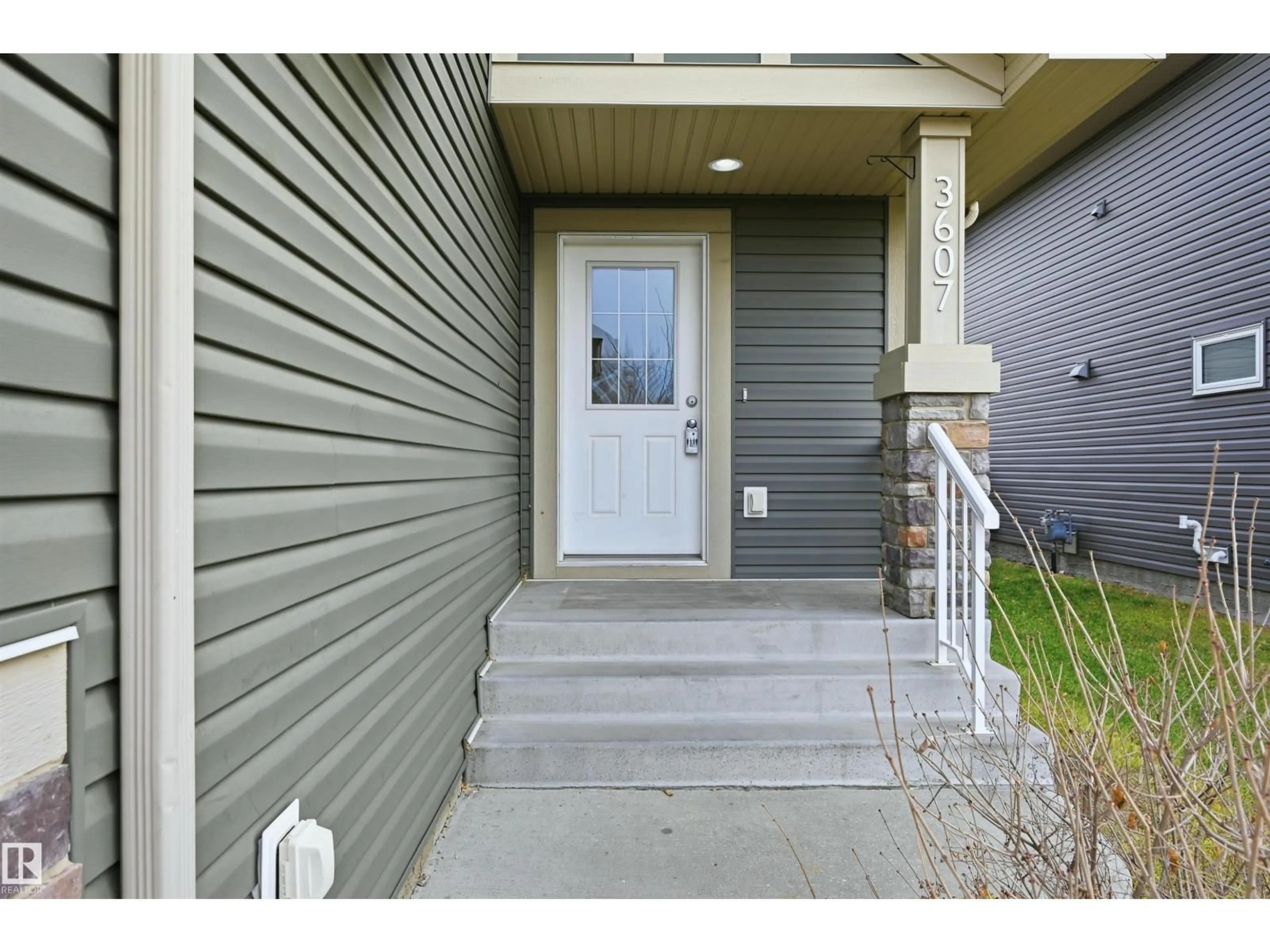 Indoor entryway for 3607 ATKINSON LO, Edmonton Alberta T6W0X3