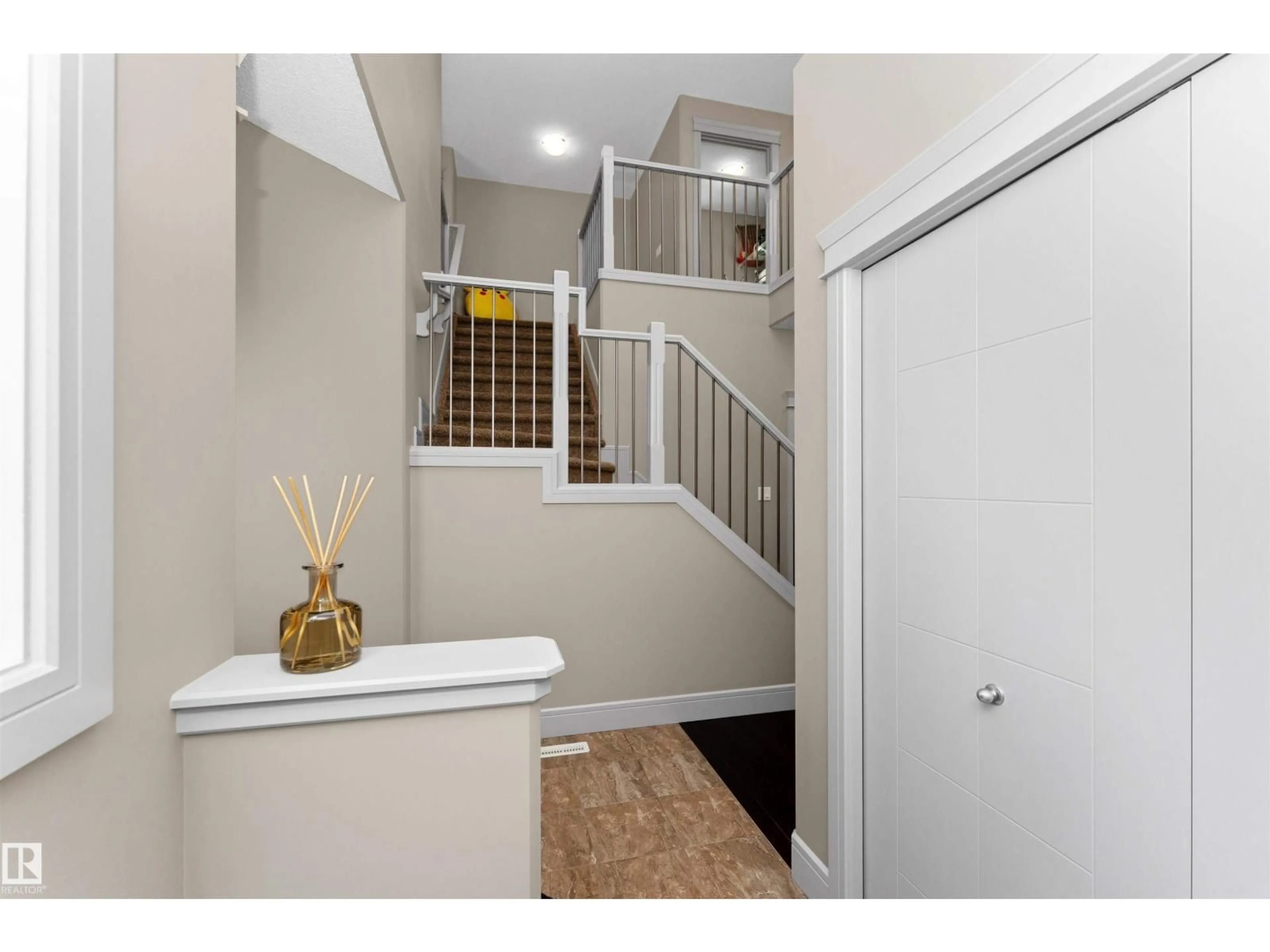 Indoor entryway for 3856 AGAR GR, Edmonton Alberta T6W0W9