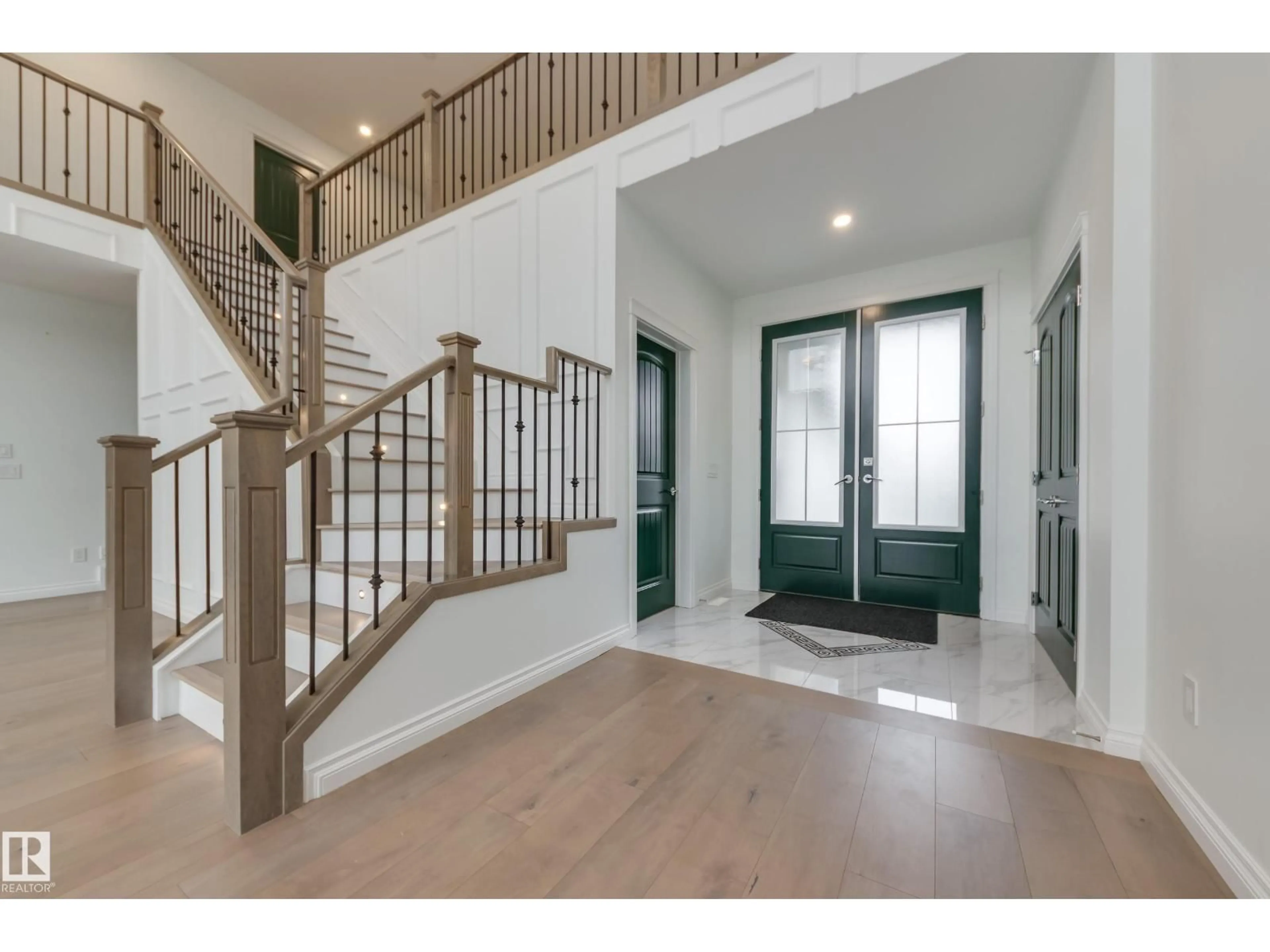 Indoor entryway for 1807 ADAMSON PT, Edmonton Alberta T6W2N7