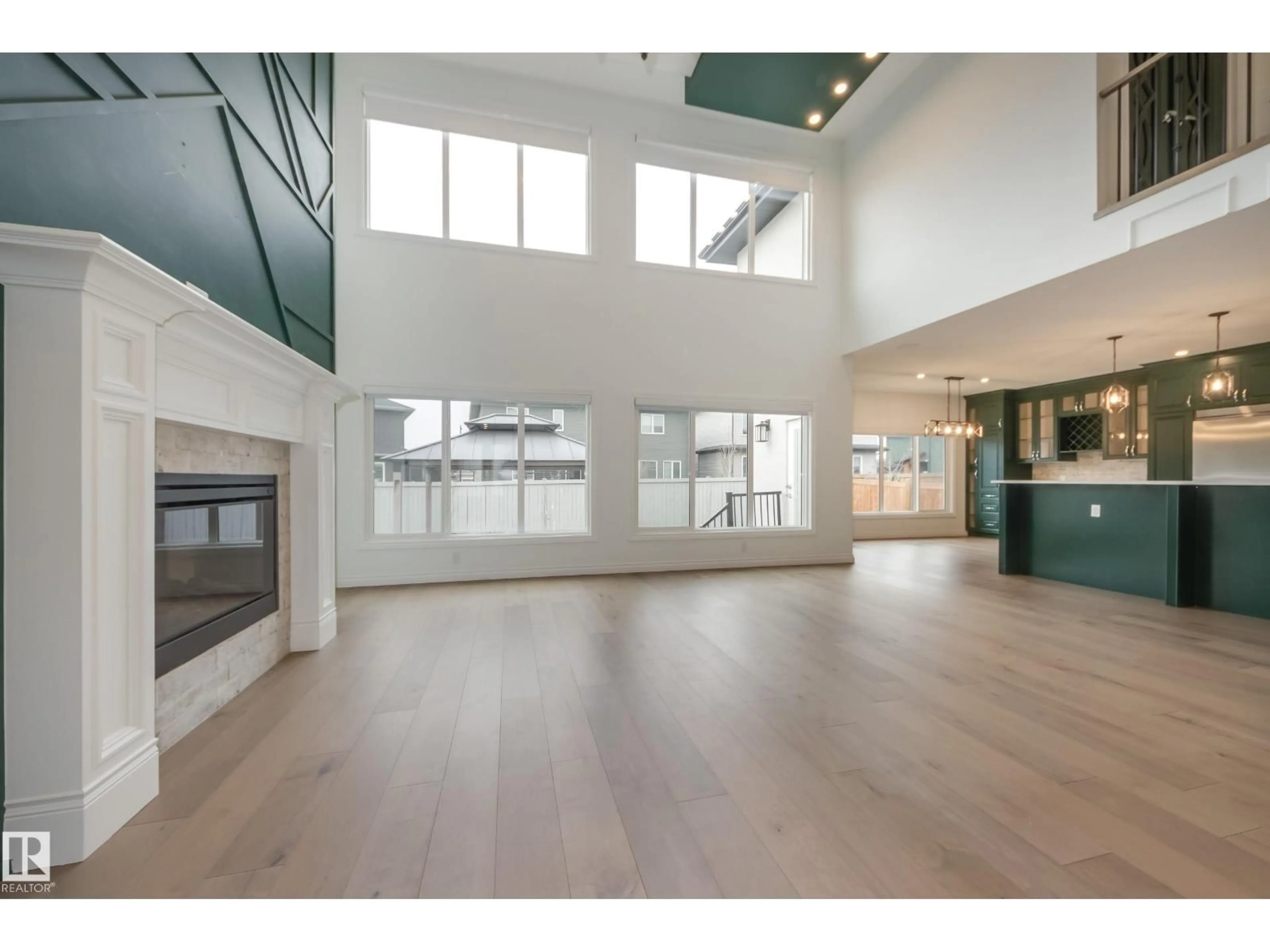 Indoor foyer for 1807 ADAMSON PT, Edmonton Alberta T6W2N7