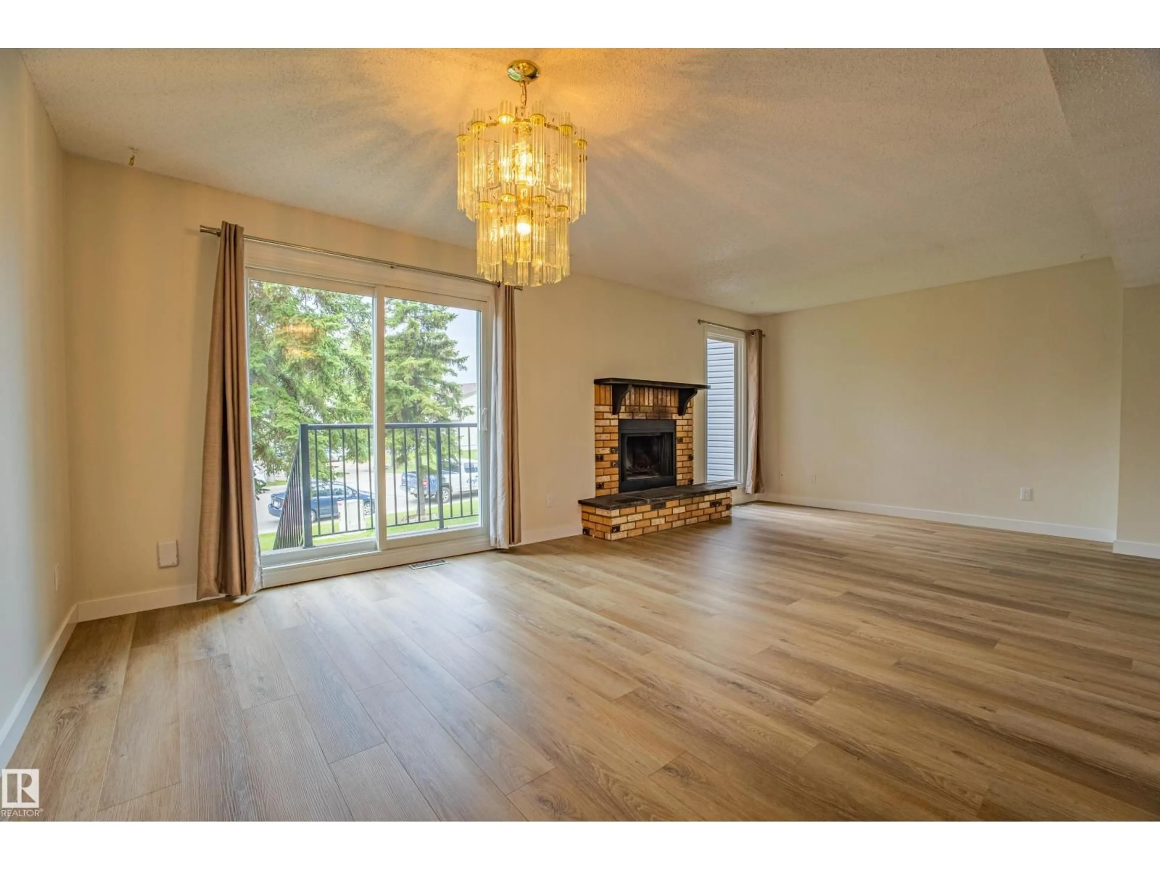 A pic of a room for 5388 38A AV NW, Edmonton Alberta T6L2H4