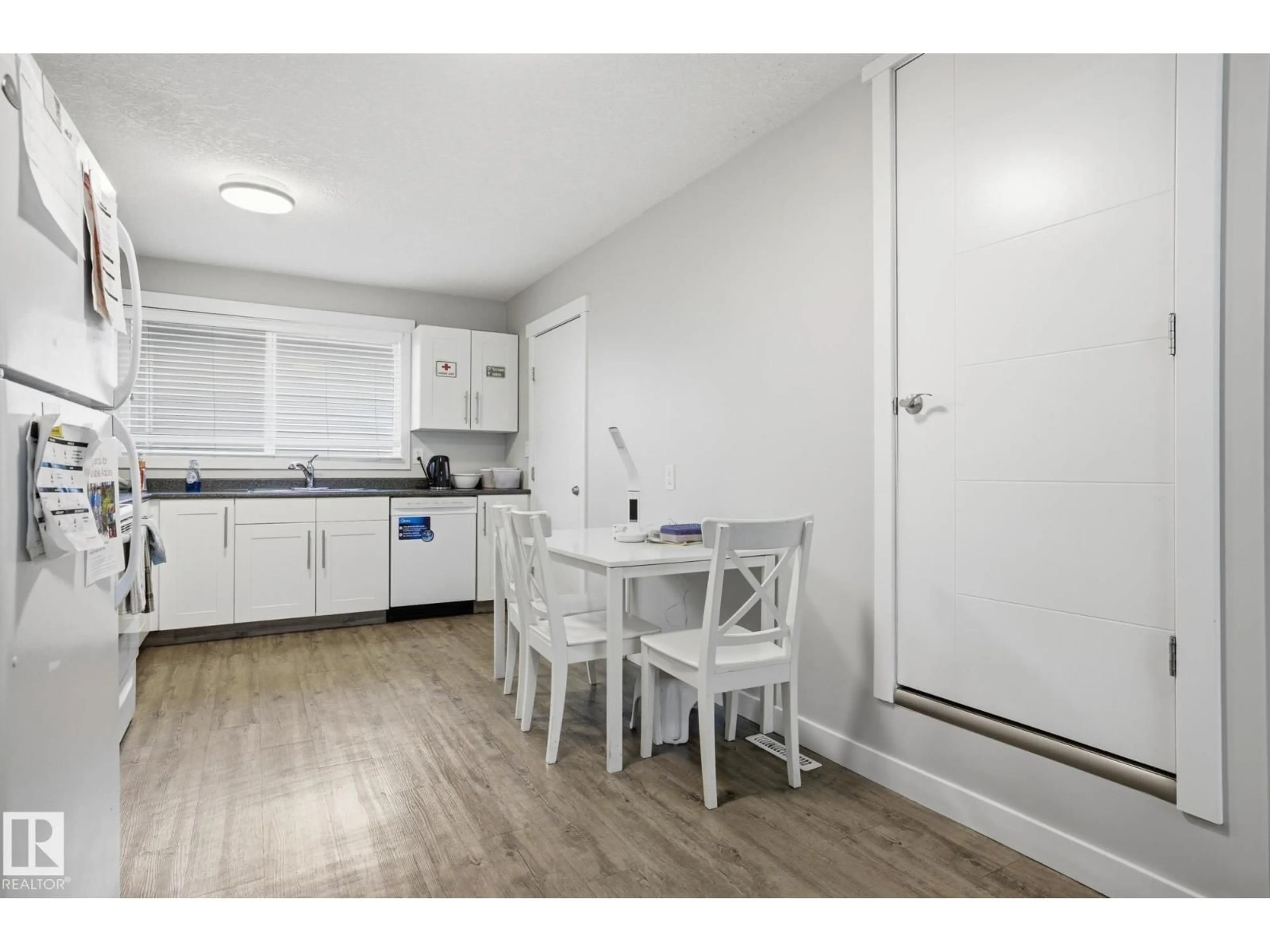 Standard kitchen, unknown for 15331 104 AV, Edmonton Alberta T5P0R7