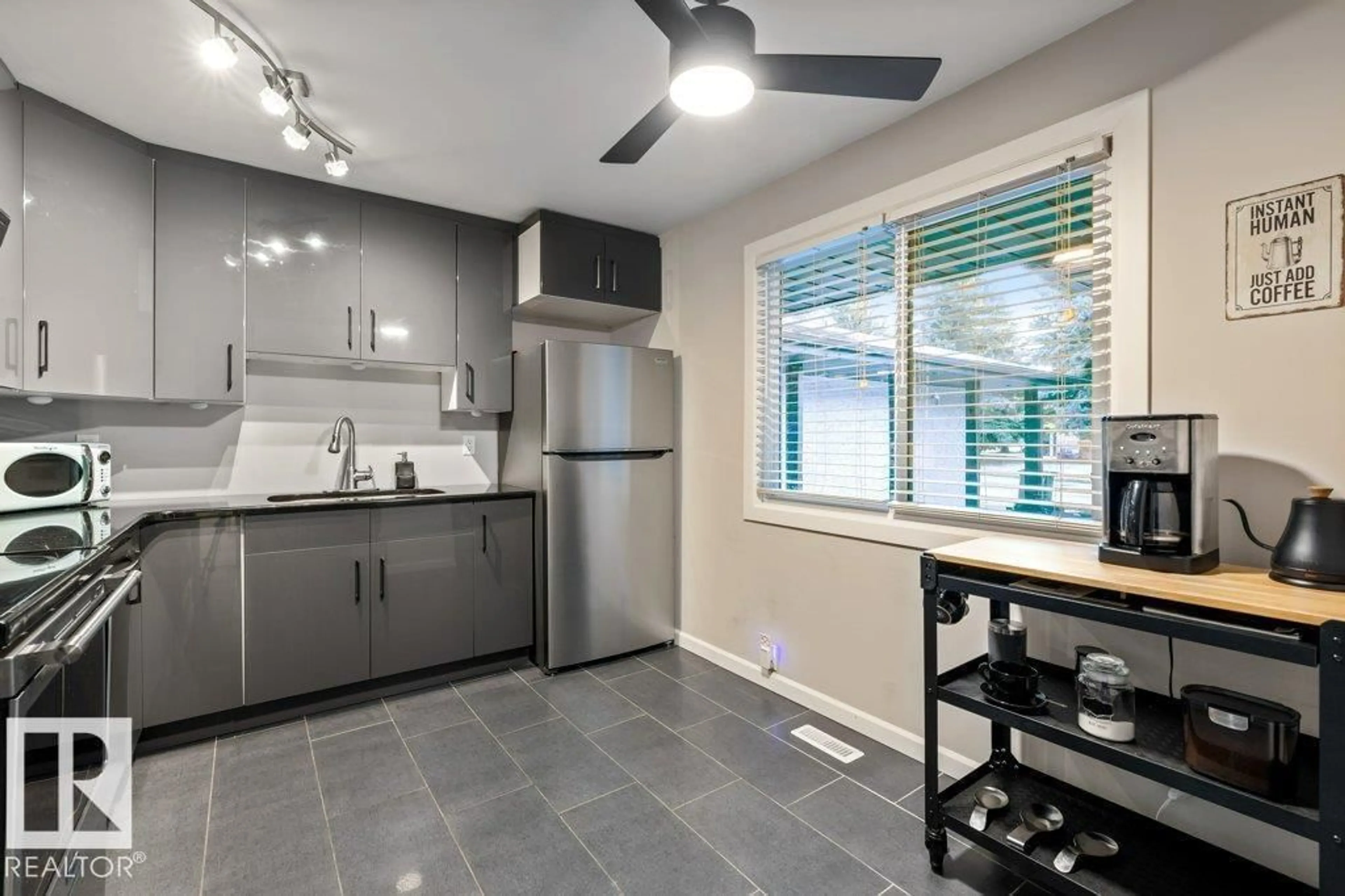 Open concept kitchen, ceramic/tile floor for 66 FOREST GV, St. Albert Alberta T8N3K6