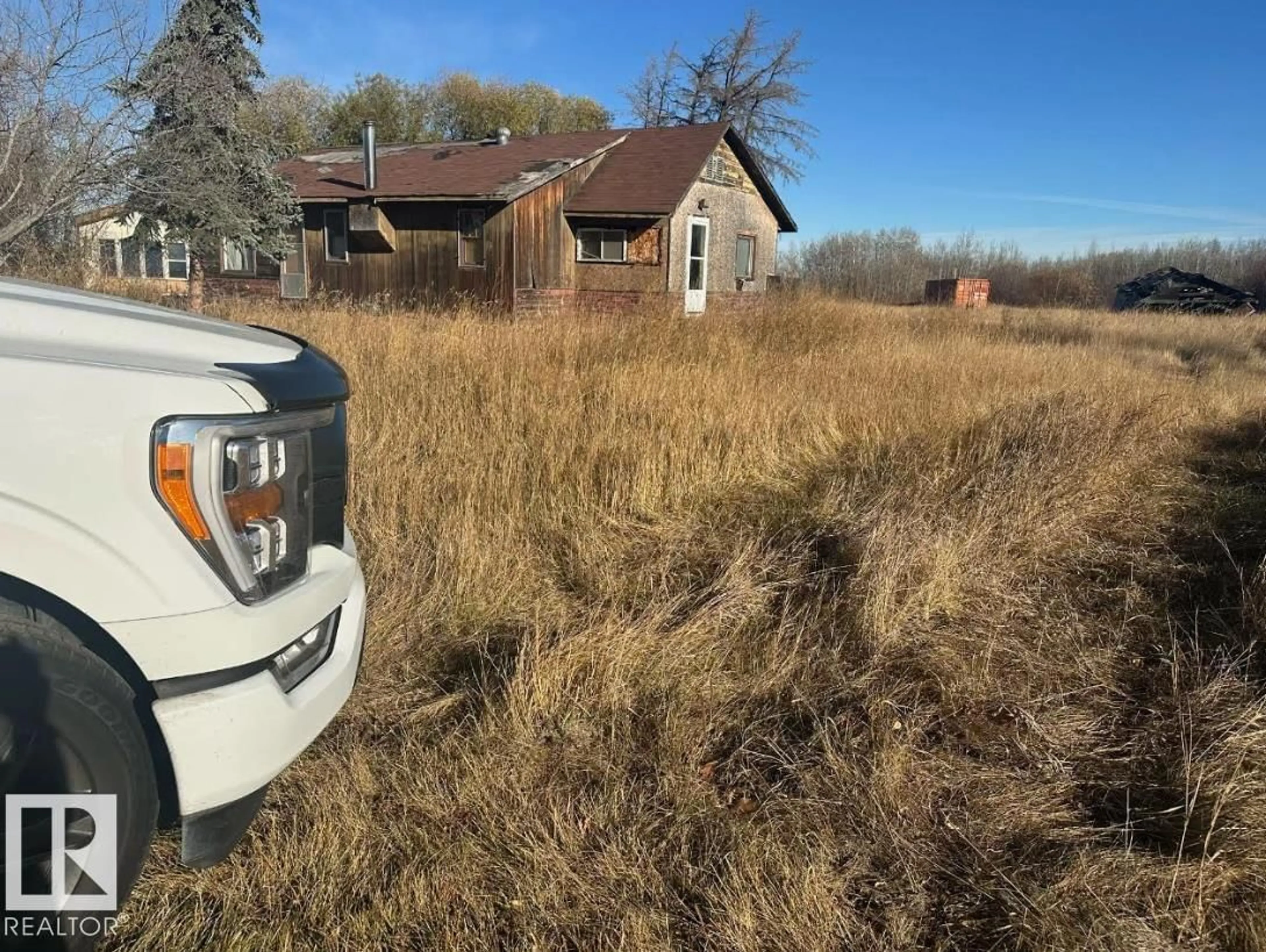 A pic from outside/outdoor area/front of a property/back of a property/a pic from drone, street for 4904 51 AV, Opal Alberta T0A2R0