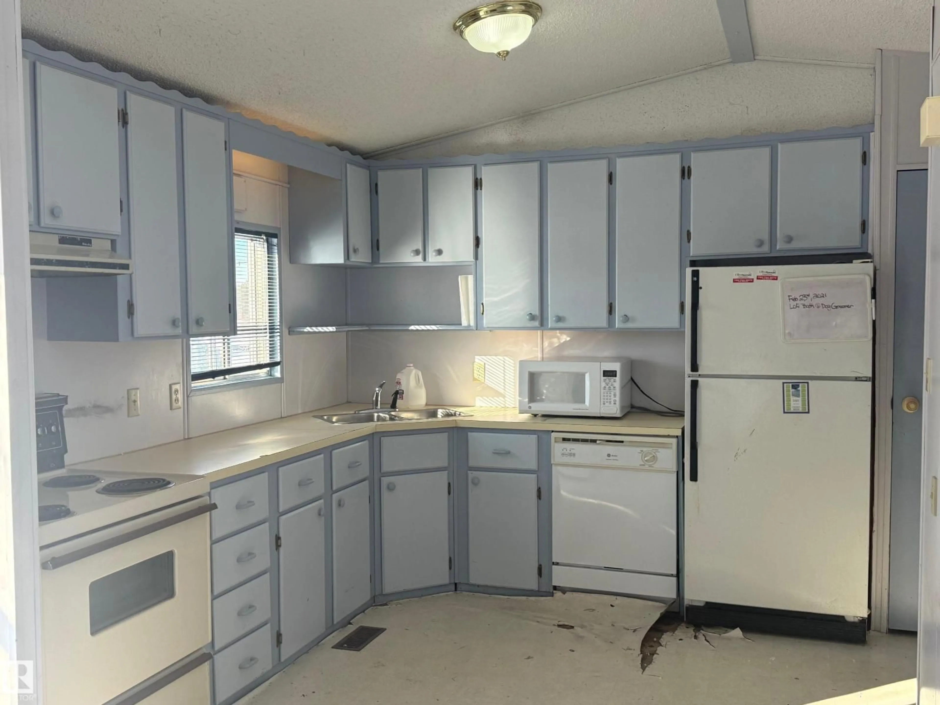 Standard kitchen, unknown for 4904 51 AV, Opal Alberta T0A2R0