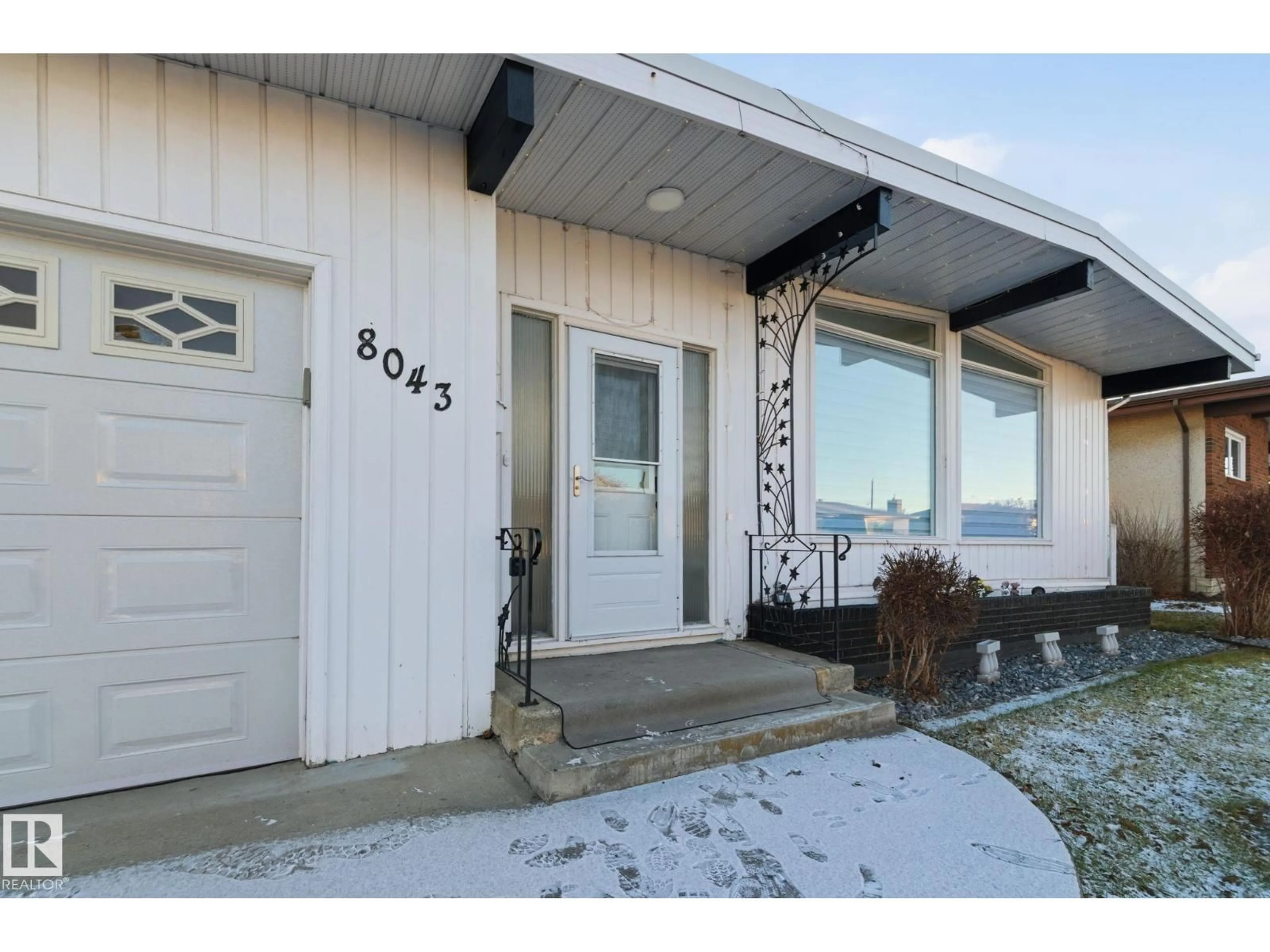 Indoor entryway for 8043 135 AV, Edmonton Alberta T5C2H3