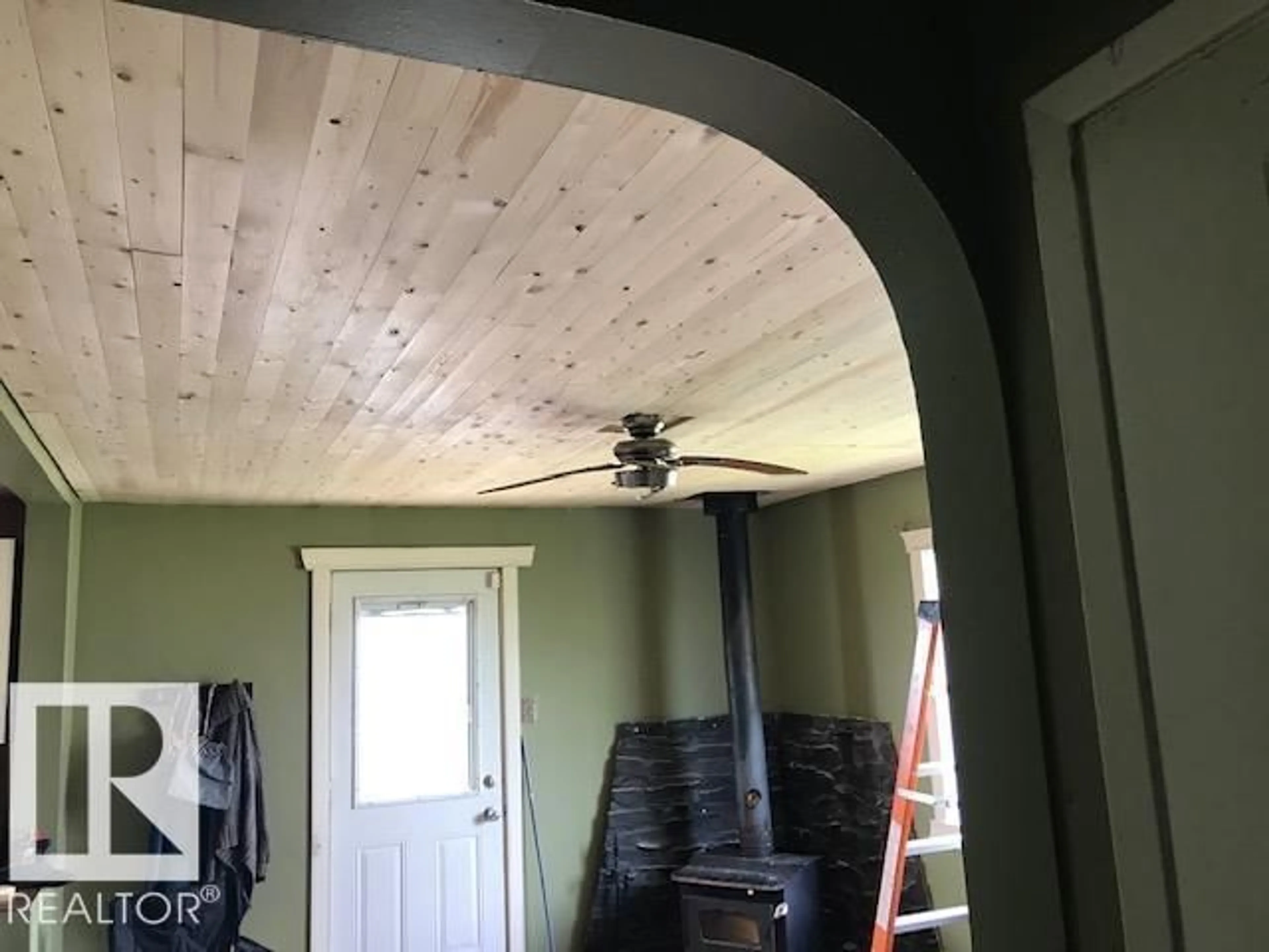 Indoor entryway for 5231 46 ST, Camrose Alberta T4V1H4