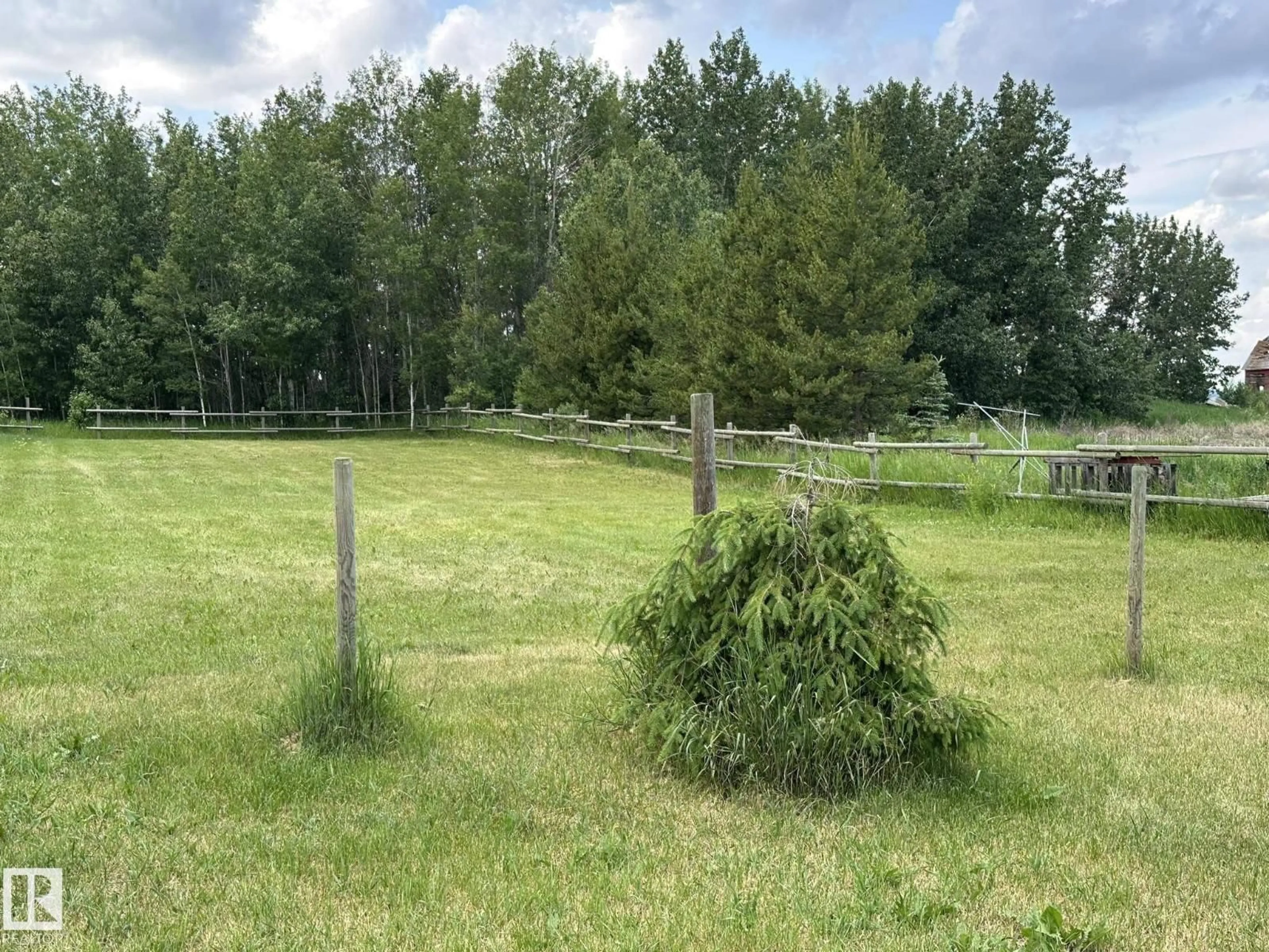 A pic from outside/outdoor area/front of a property/back of a property/a pic from drone, forest/trees view for 5016 50 ST, Smoky Lake Town Alberta T0A3C0