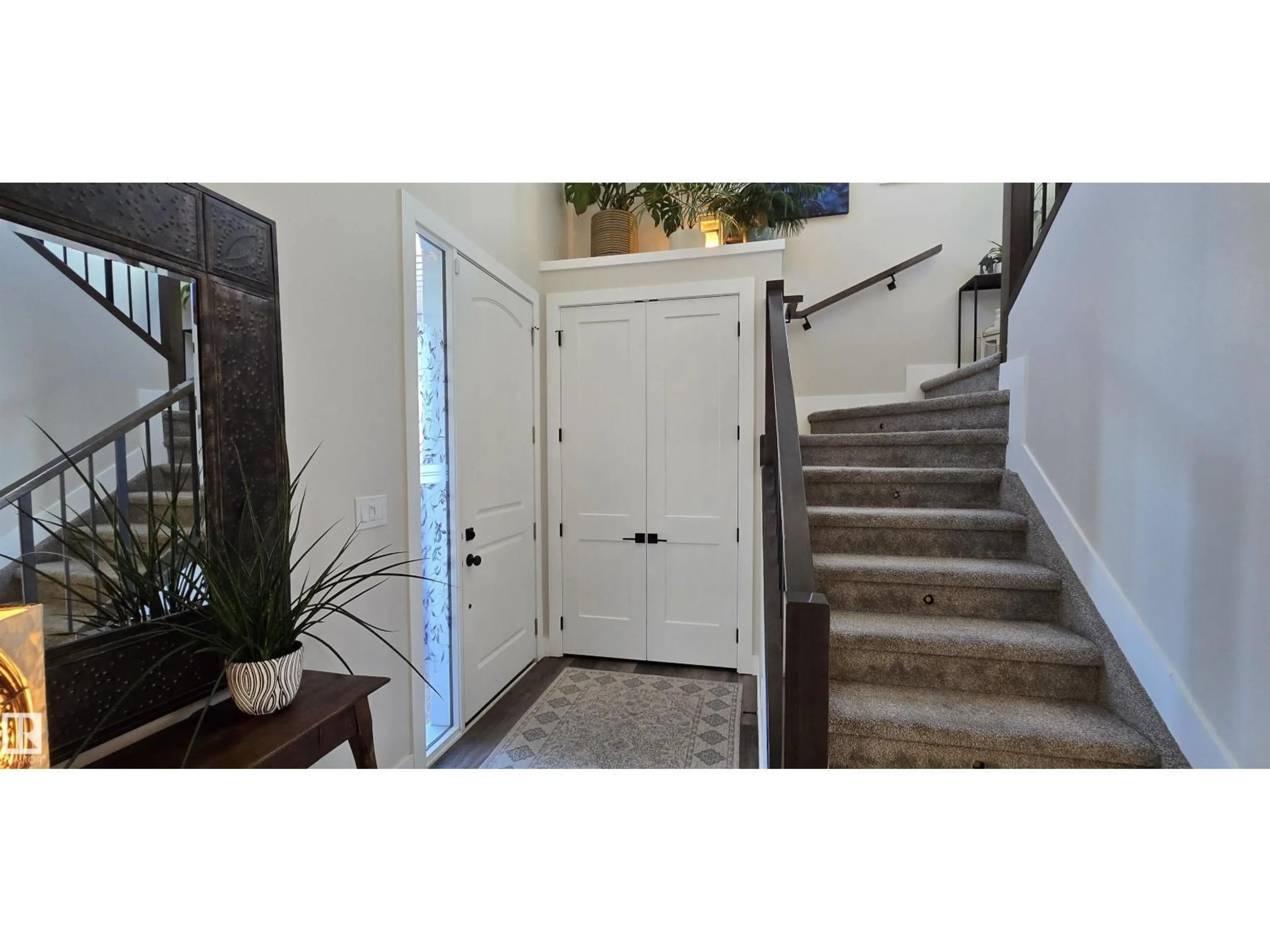 Indoor entryway for 20431 128 AV, Edmonton Alberta T5S0N4