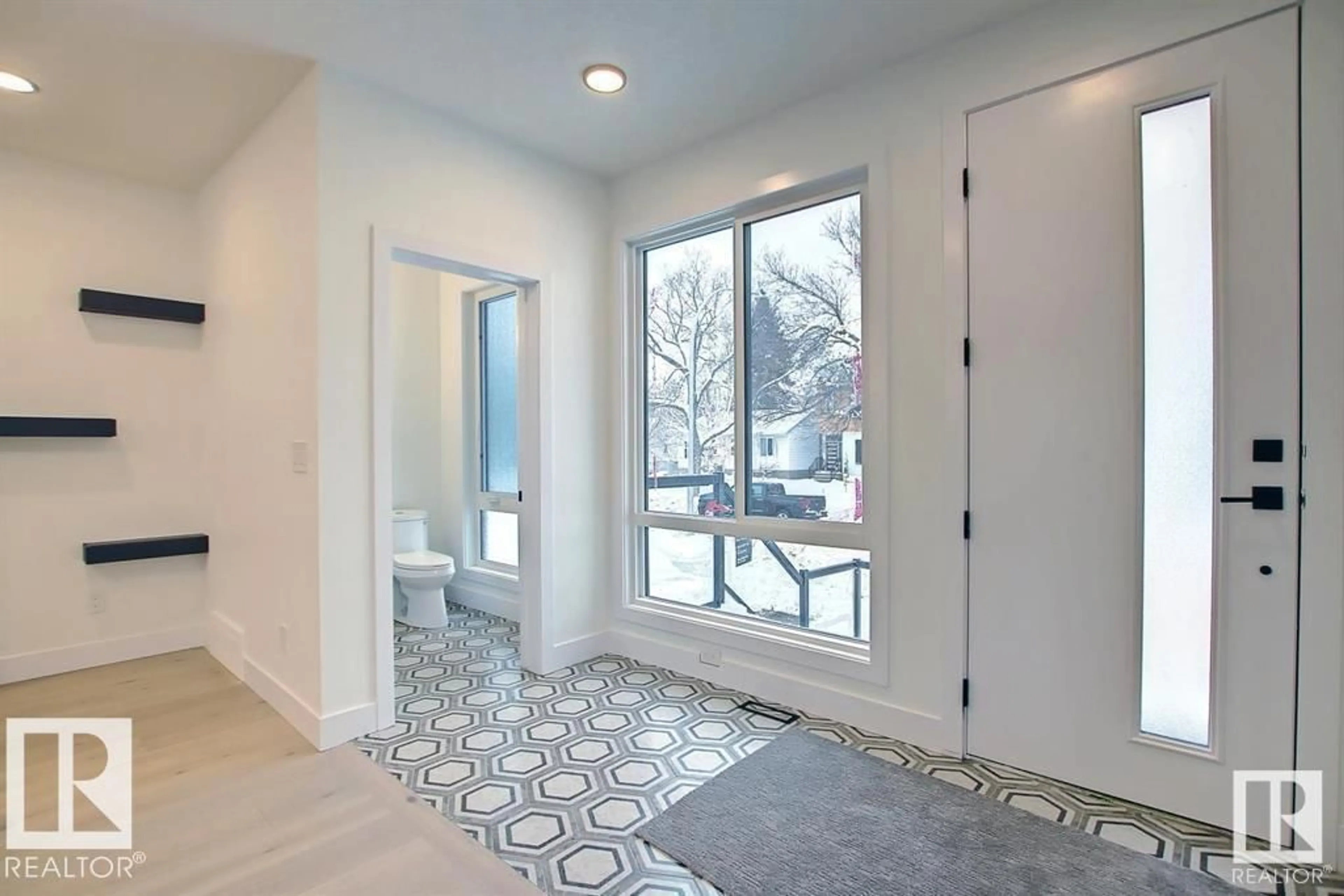 Indoor entryway for 13907 107A AV, Edmonton Alberta T5M2A8