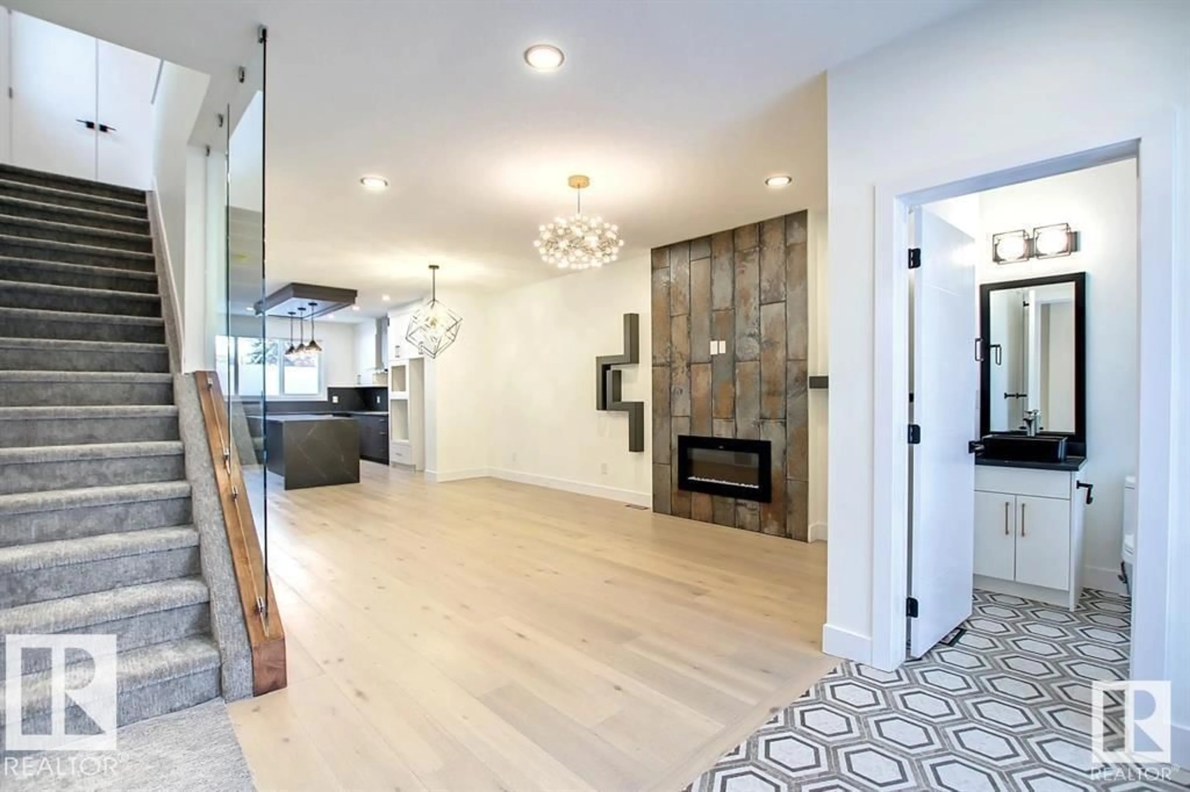 Indoor entryway for 13907 107A AV, Edmonton Alberta T5M2A8