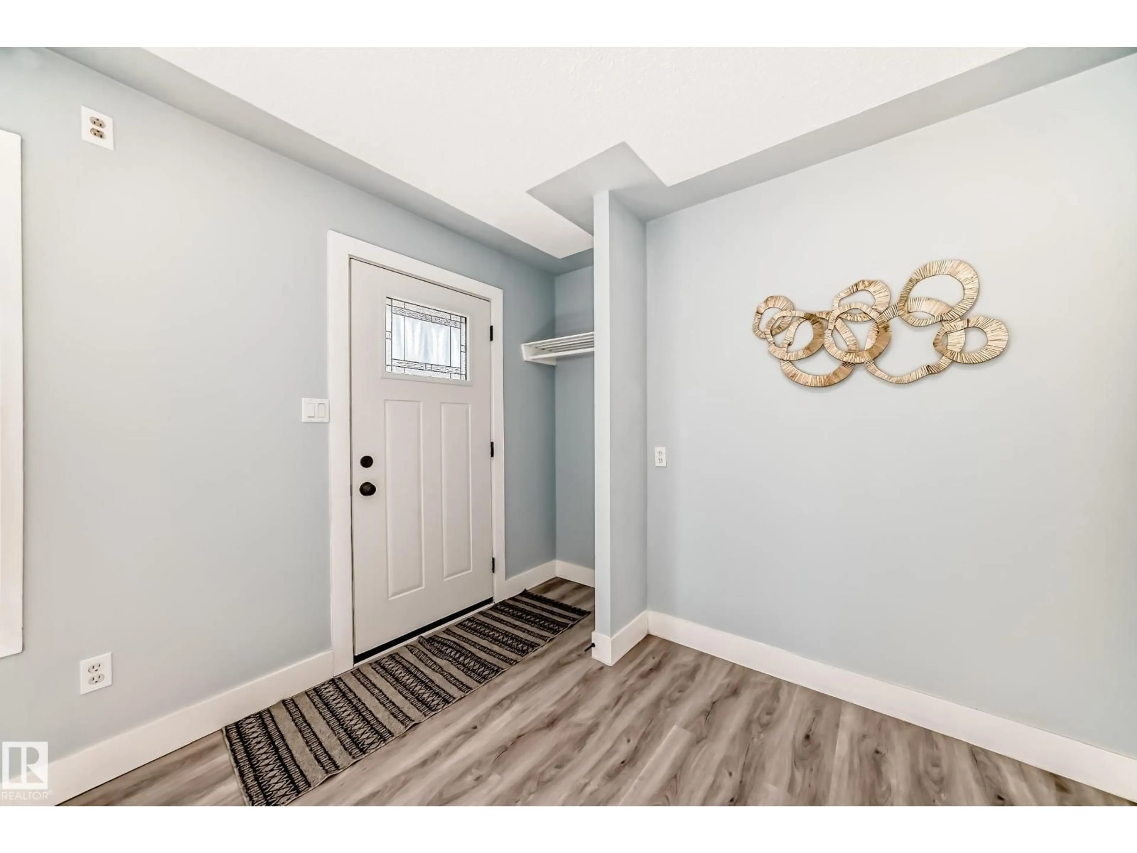 Indoor entryway for 7104 129 AV, Edmonton Alberta T5C1W1