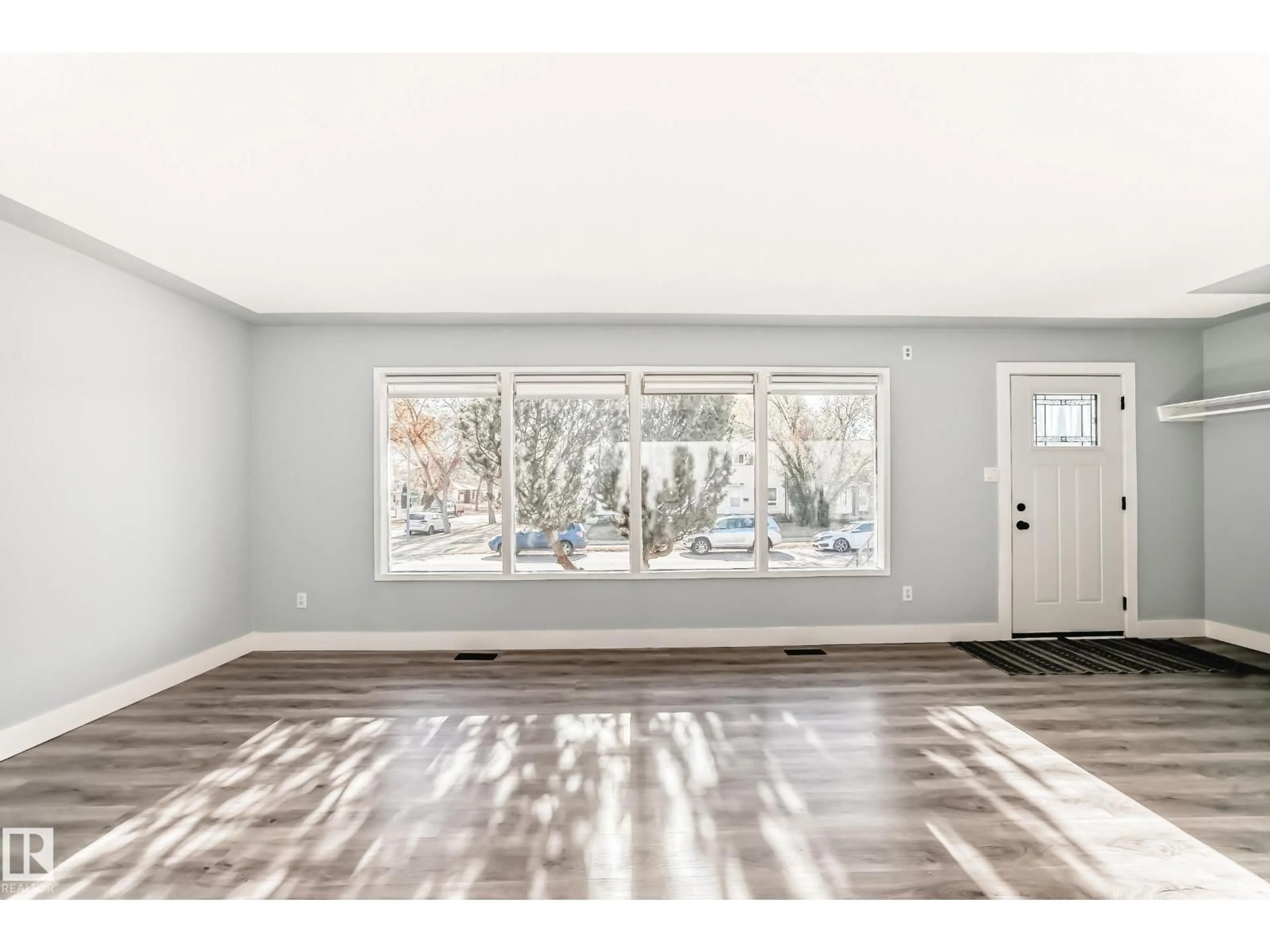 Indoor entryway for 7104 129 AV, Edmonton Alberta T5C1W1