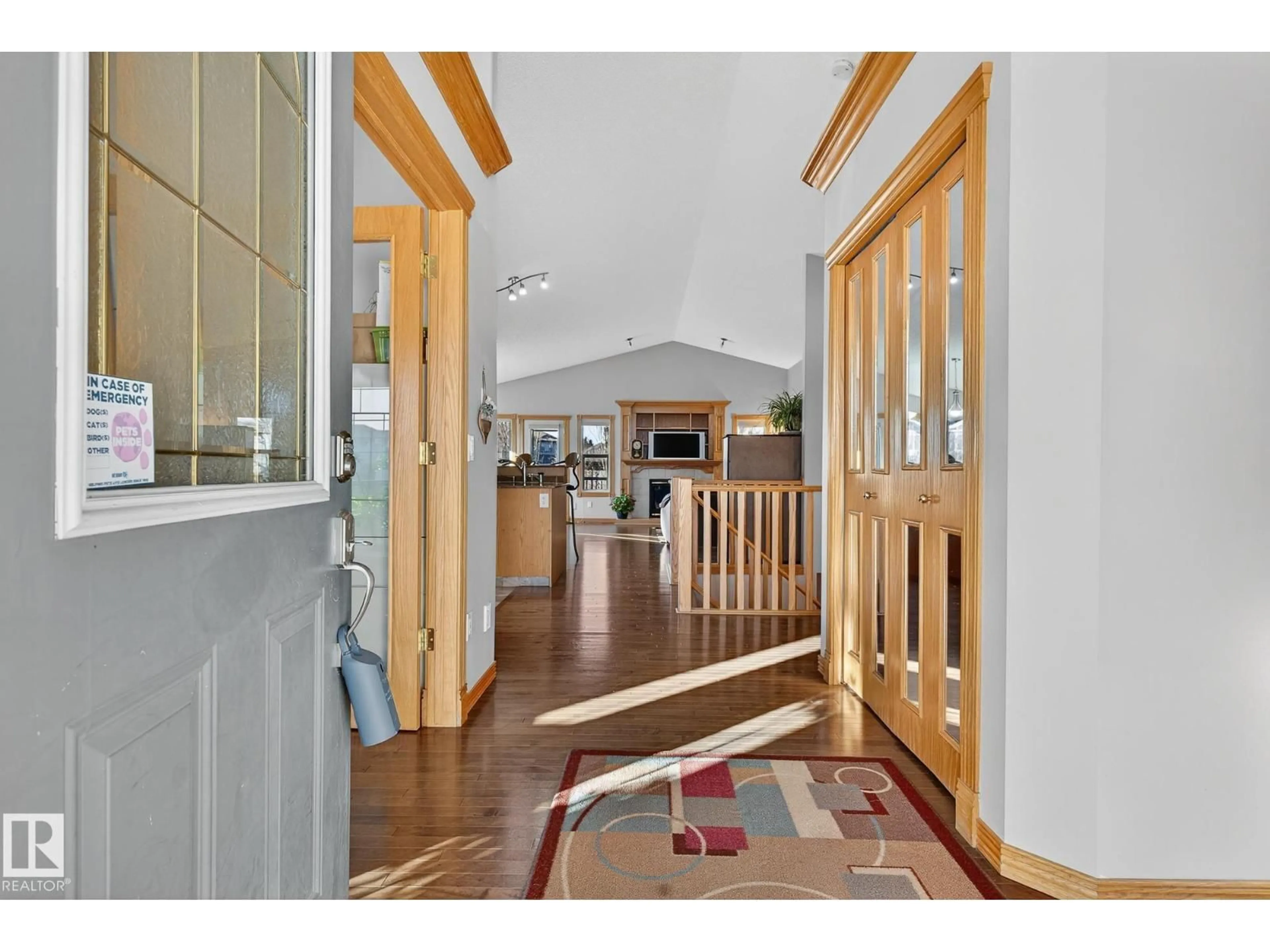 Indoor entryway for 20756 90 AV, Edmonton Alberta T5T1T4