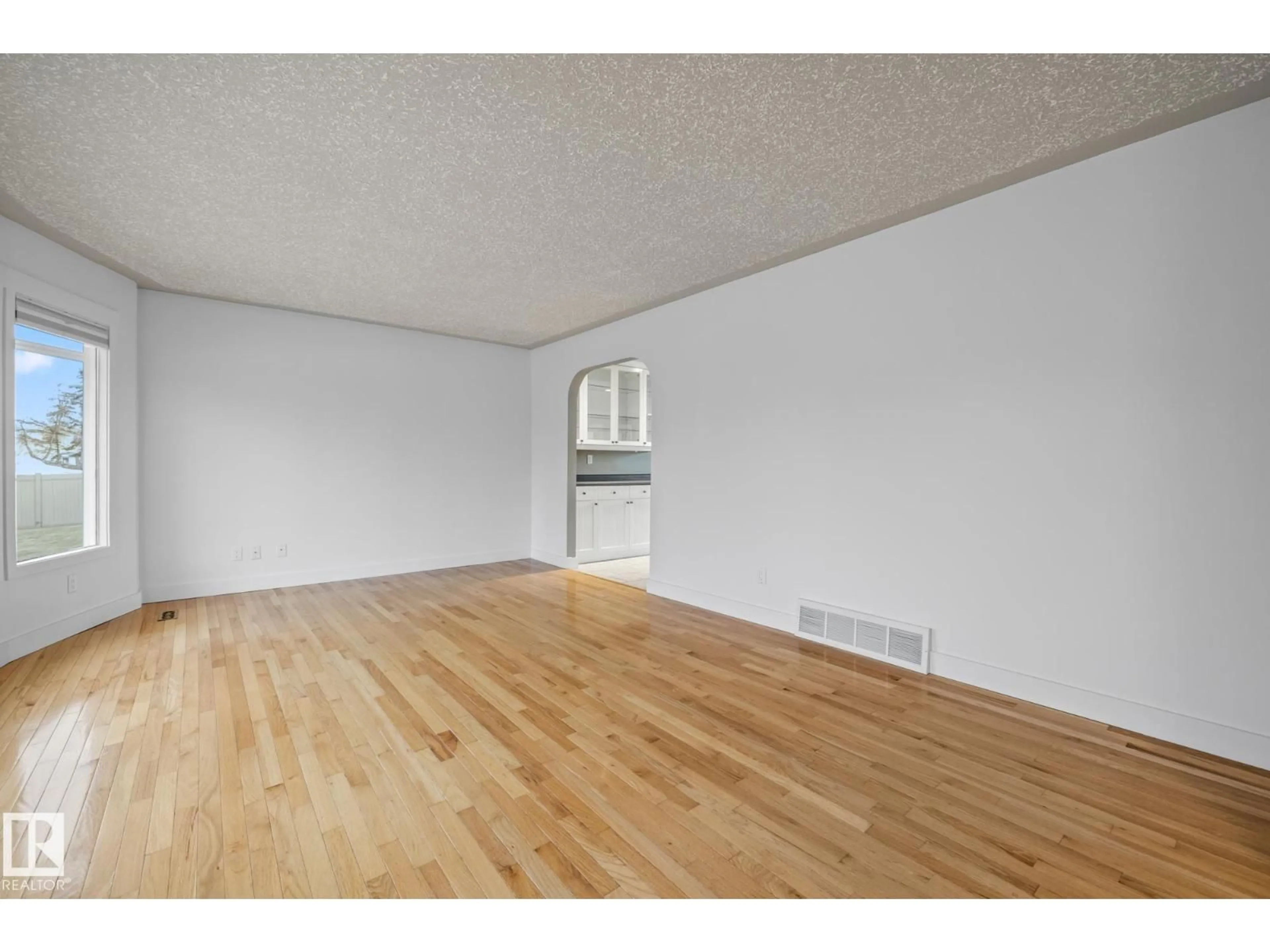 A pic of a room for 8031 179A ST NW, Edmonton Alberta T5T0S3