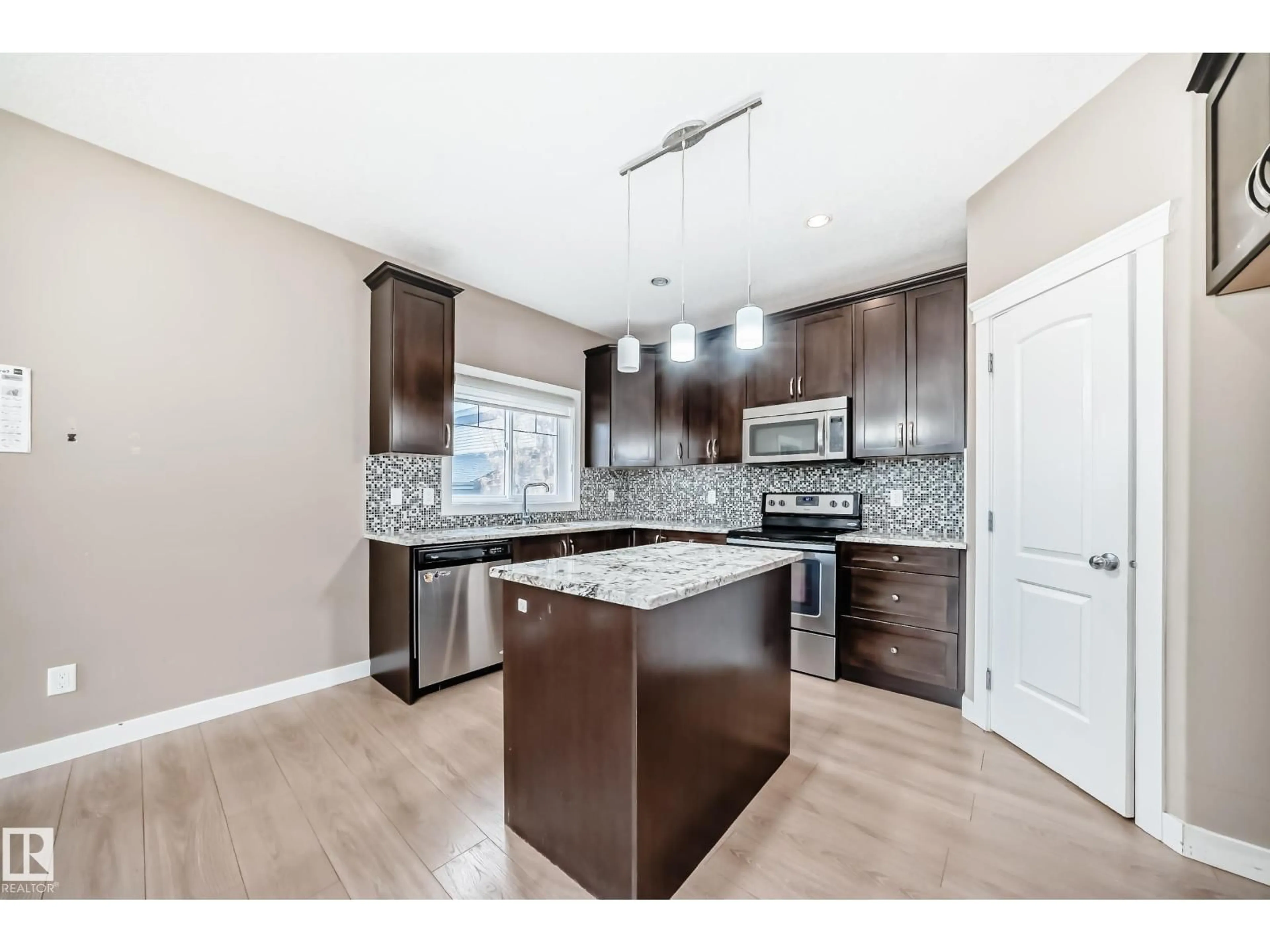 Open concept kitchen, unknown for SW - 6938 CARDINAL WD, Edmonton Alberta T6W2Y3